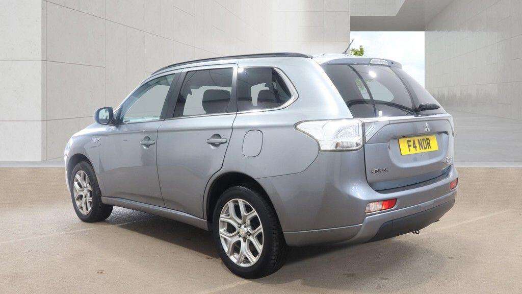 A 2014 MITSUBISHI OUTLANDER 2.0h 12kWh GX4hs CVT 4WD Euro 5 (s/s) 5dr A 2014 MITSUBISHI OUTLANDER 2.0h 12kWh GX4hs CVT 4WD Euro 5 (s/s) 5dr
