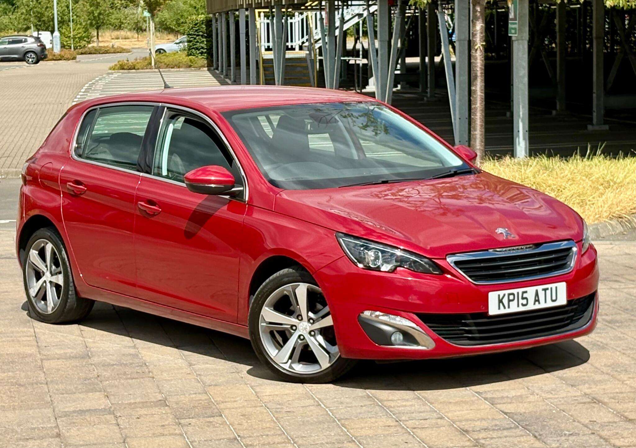 A 2015 PEUGEOT 308 1.2 PureTech Allure Euro 6 (s/s) 5dr A 2015 PEUGEOT 308 1.2 PureTech Allure Euro 6 (s/s) 5dr