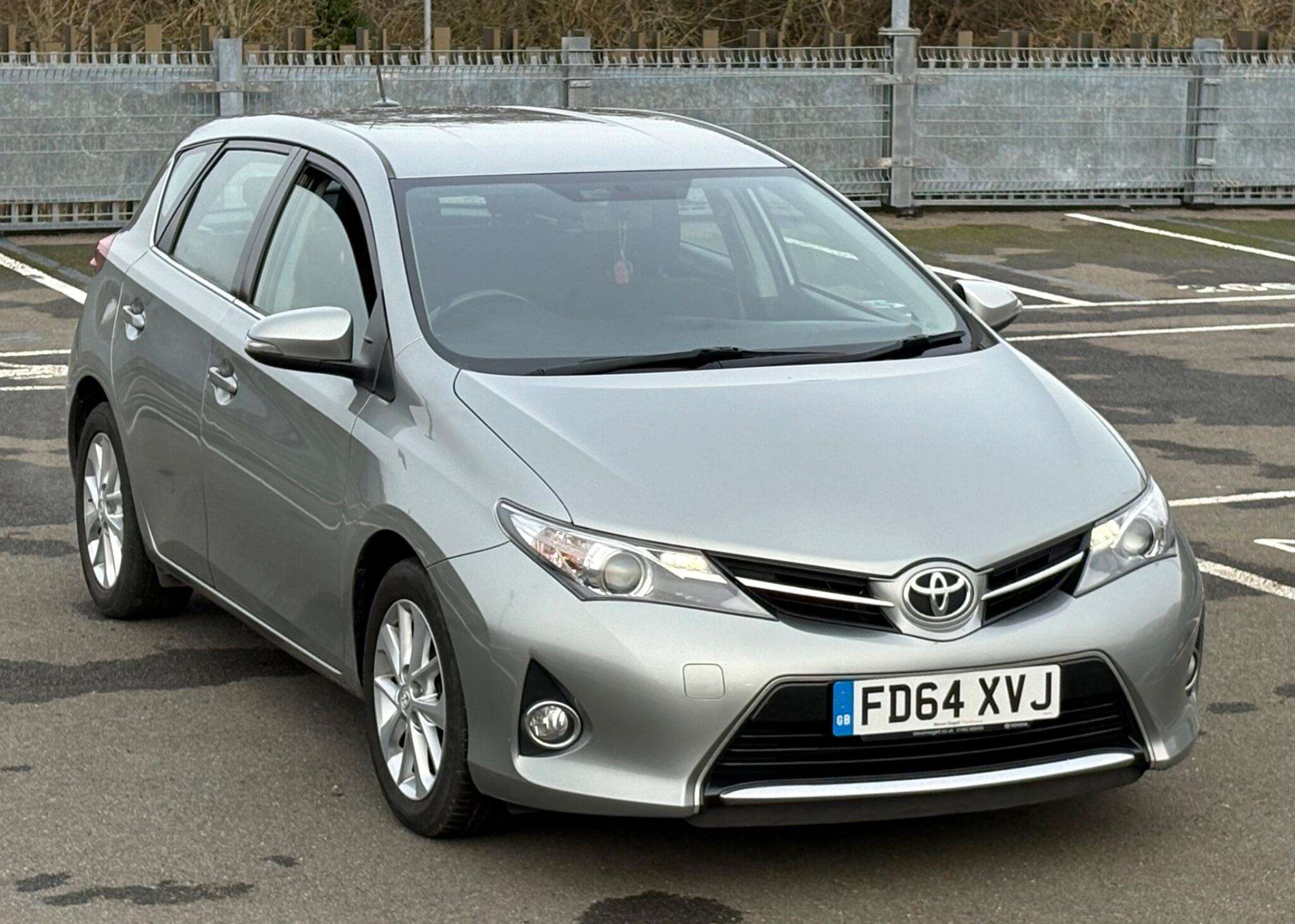 A 2014 TOYOTA AURIS 1.6 V-Matic Icon Euro 5 5dr A 2014 TOYOTA AURIS 1.6 V-Matic Icon Euro 5 5dr
