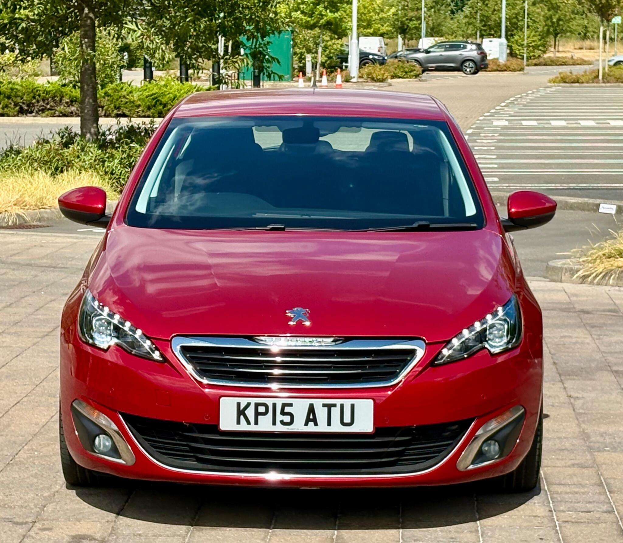 A 2015 PEUGEOT 308 1.2 PureTech Allure Euro 6 (s/s) 5dr A 2015 PEUGEOT 308 1.2 PureTech Allure Euro 6 (s/s) 5dr