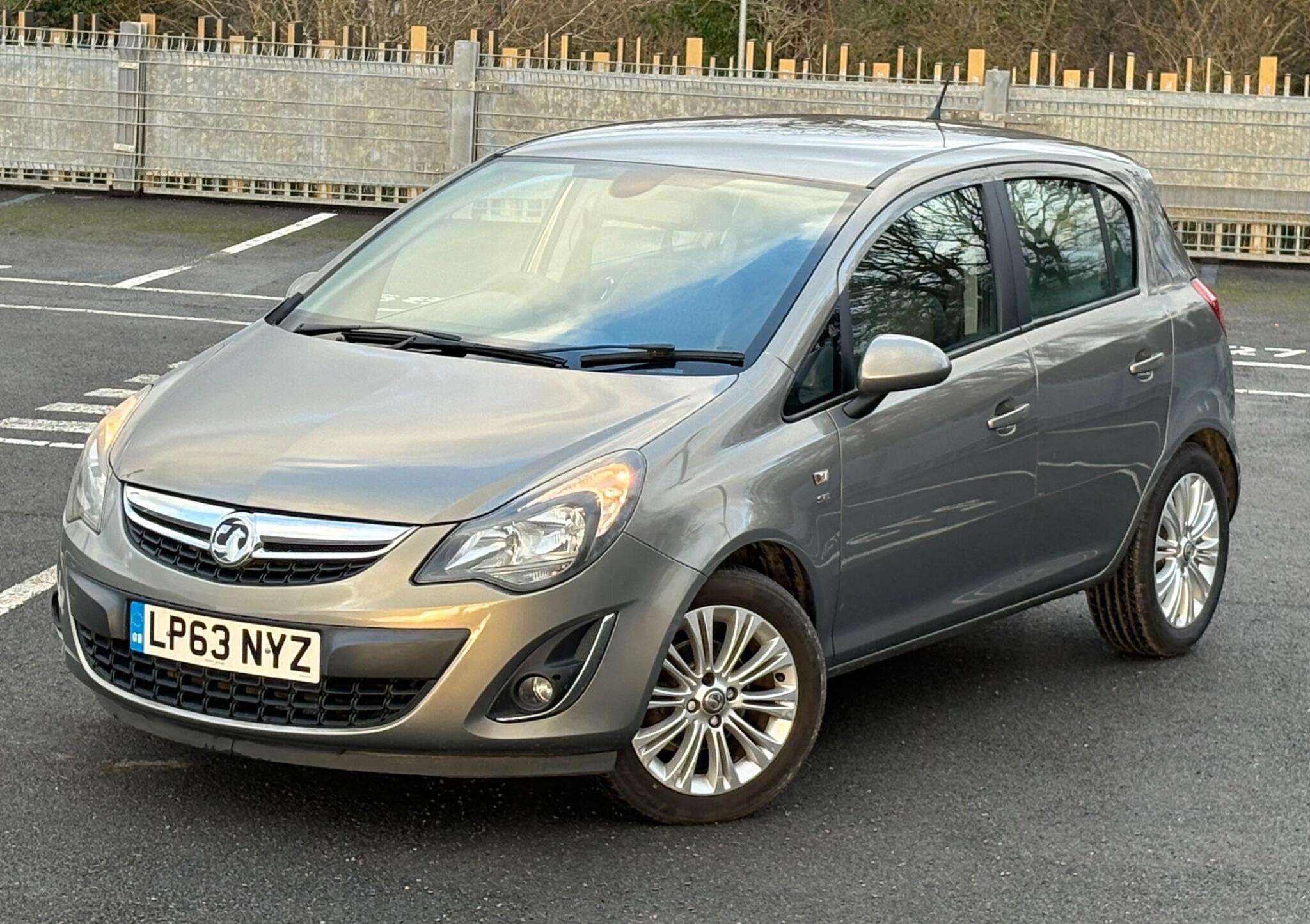 A 2014 VAUXHALL CORSA 1.4 16V SE Auto Euro 5 5dr A 2014 VAUXHALL CORSA 1.4 16V SE Auto Euro 5 5dr