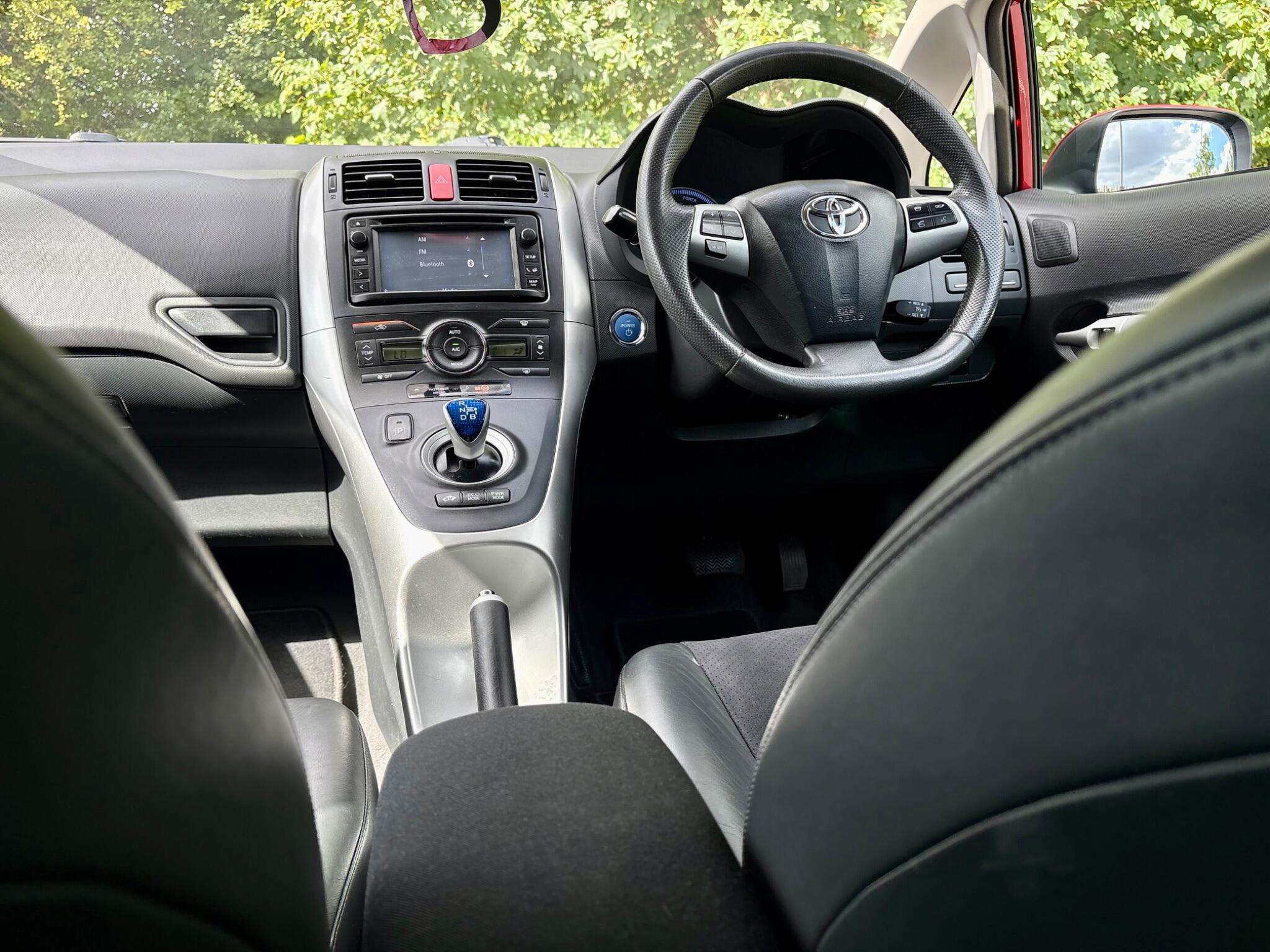 A 2012 TOYOTA AURIS 1.8 VVT-h T Spirit CVT Euro 5 (s/s) 5dr A 2012 TOYOTA AURIS 1.8 VVT-h T Spirit CVT Euro 5 (s/s) 5dr