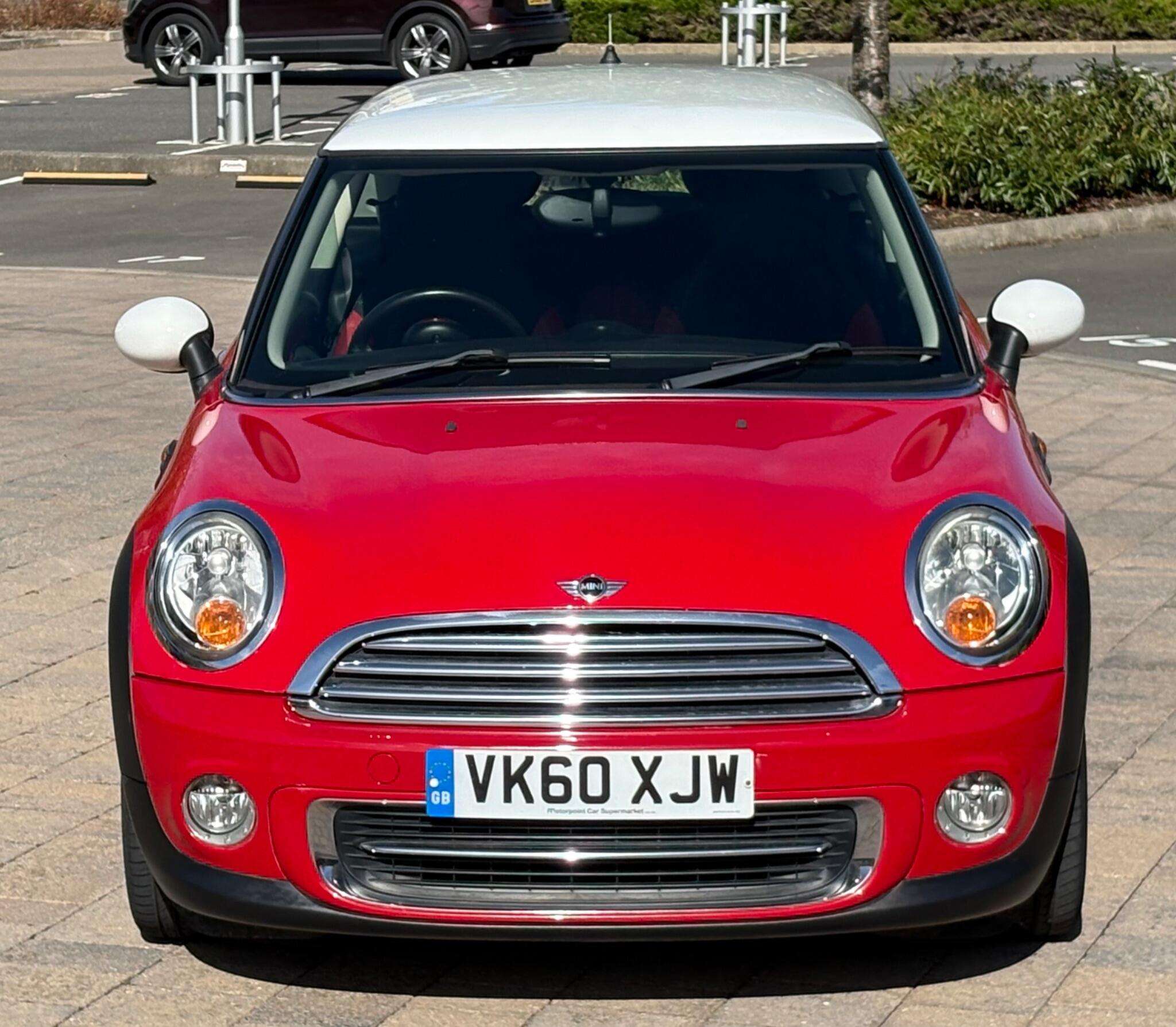 A 2010 MINI HATCH 1.6 Cooper Euro 5 3dr A 2010 MINI HATCH 1.6 Cooper Euro 5 3dr