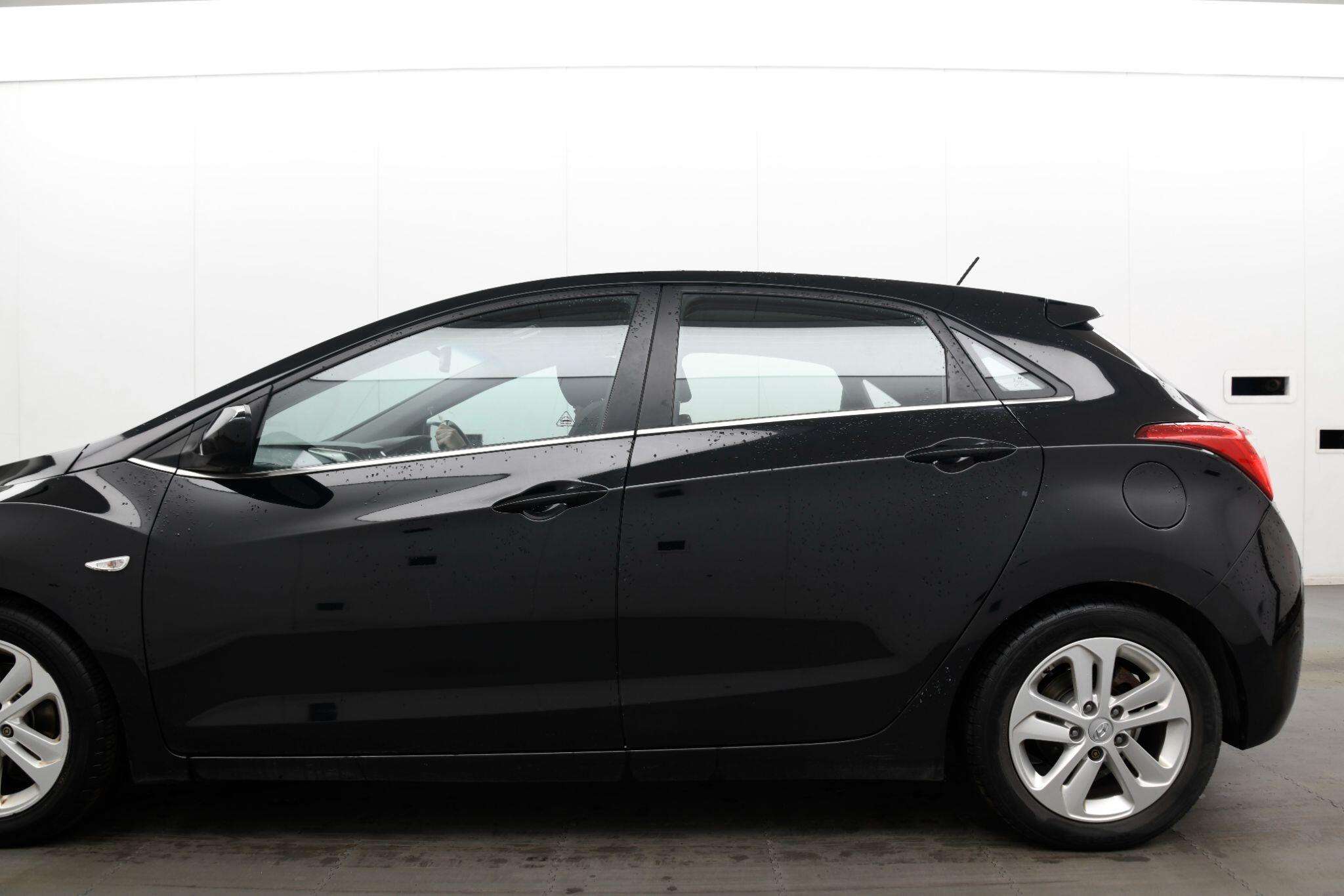 A 2015 HYUNDAI I30 1.4 Blue Drive SE Euro 6 (s/s) 5dr A 2015 HYUNDAI I30 1.4 Blue Drive SE Euro 6 (s/s) 5dr