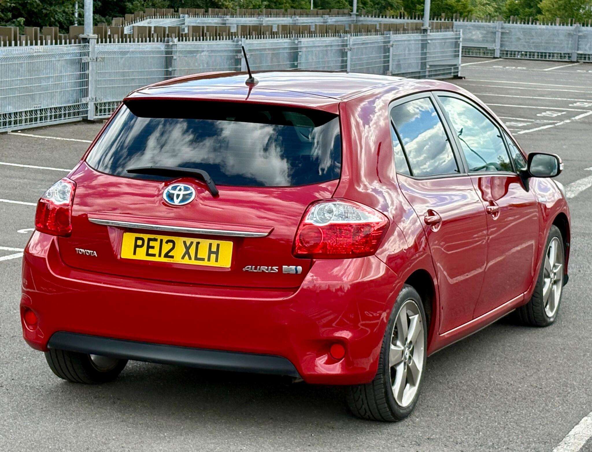 A 2012 TOYOTA AURIS 1.8 VVT-h T Spirit CVT Euro 5 (s/s) 5dr A 2012 TOYOTA AURIS 1.8 VVT-h T Spirit CVT Euro 5 (s/s) 5dr