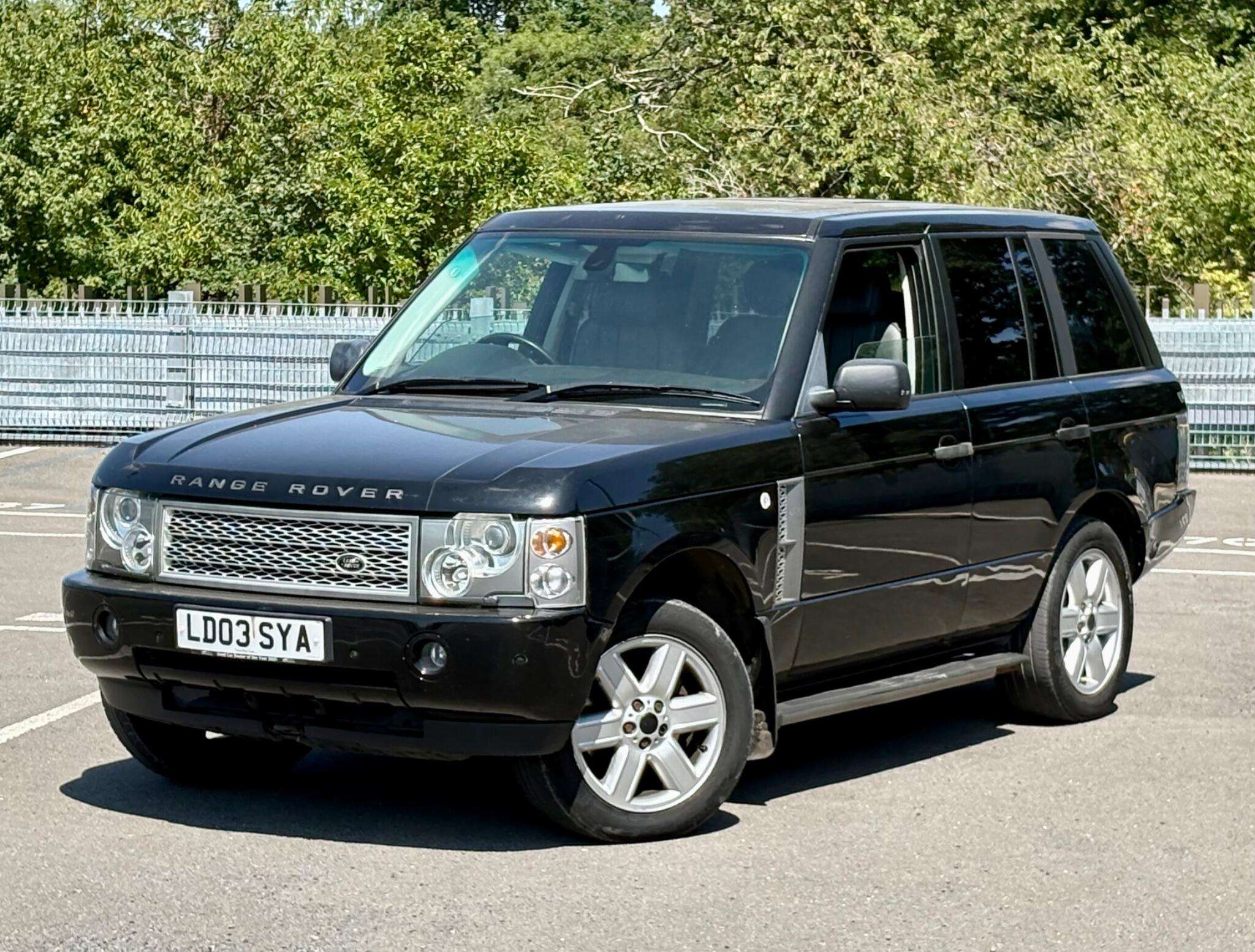 A 2003 LAND ROVER RANGE ROVER 4.4 V8 Vogue Station Wagon 5dr A 2003 LAND ROVER RANGE ROVER 4.4 V8 Vogue Station Wagon 5dr