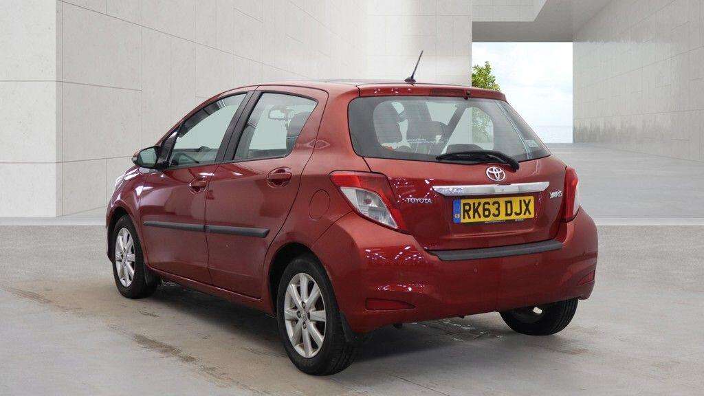 A 2013 TOYOTA YARIS 1.33 Dual VVT-i T Spirit Euro 5 5dr A 2013 TOYOTA YARIS 1.33 Dual VVT-i T Spirit Euro 5 5dr