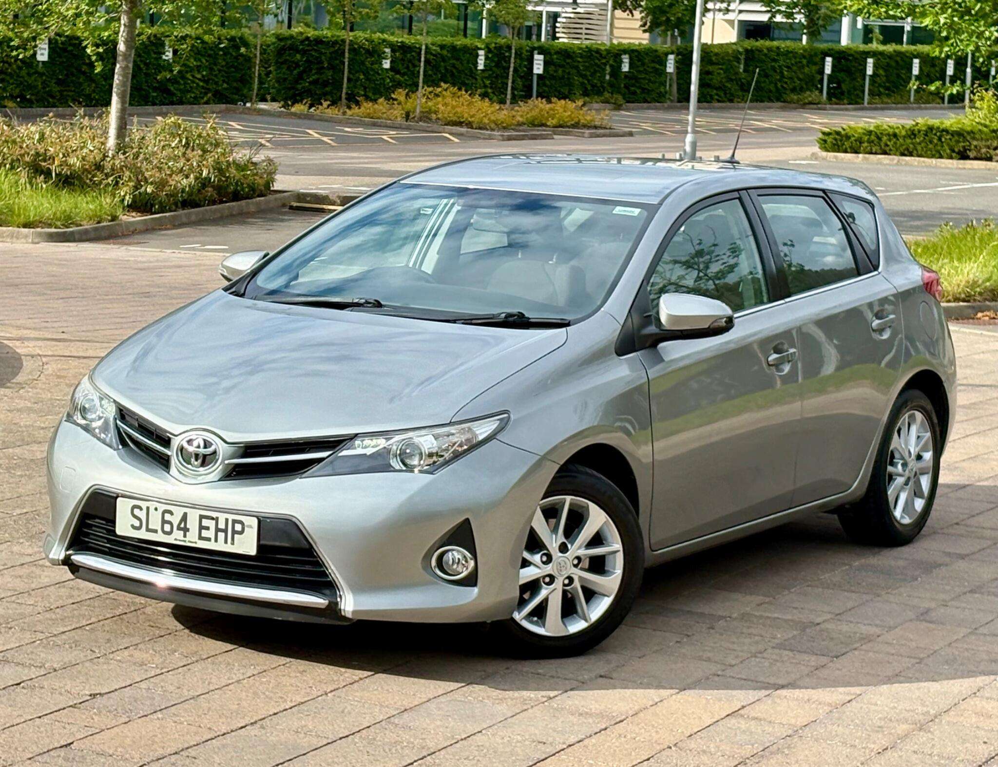 A 2014 TOYOTA AURIS 1.33 Dual VVT-i Icon Euro 5 (s/s) 5dr A 2014 TOYOTA AURIS 1.33 Dual VVT-i Icon Euro 5 (s/s) 5dr