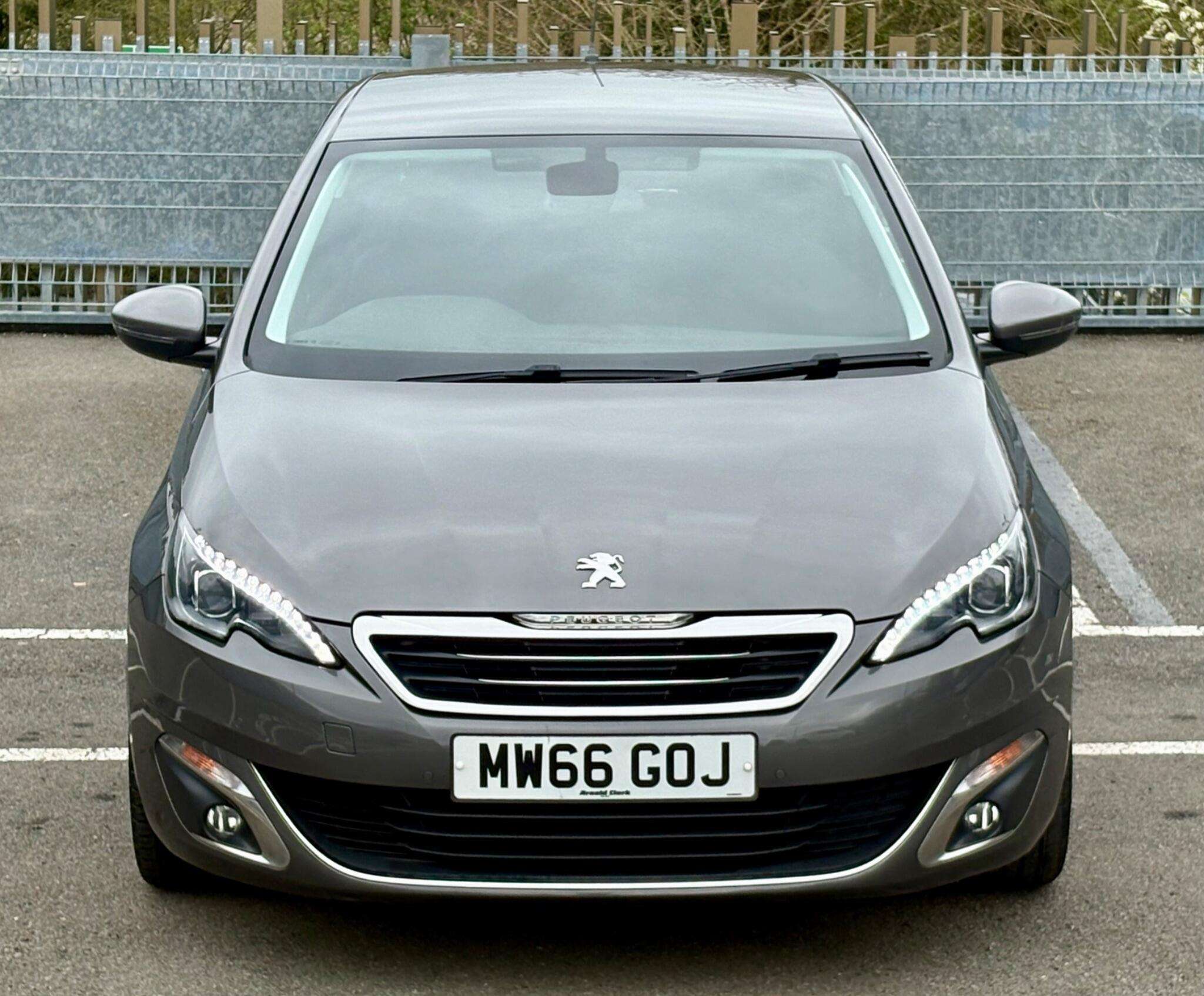 A 2016 PEUGEOT 308 1.2 PureTech Allure Euro 6 (s/s) 5dr A 2016 PEUGEOT 308 1.2 PureTech Allure Euro 6 (s/s) 5dr