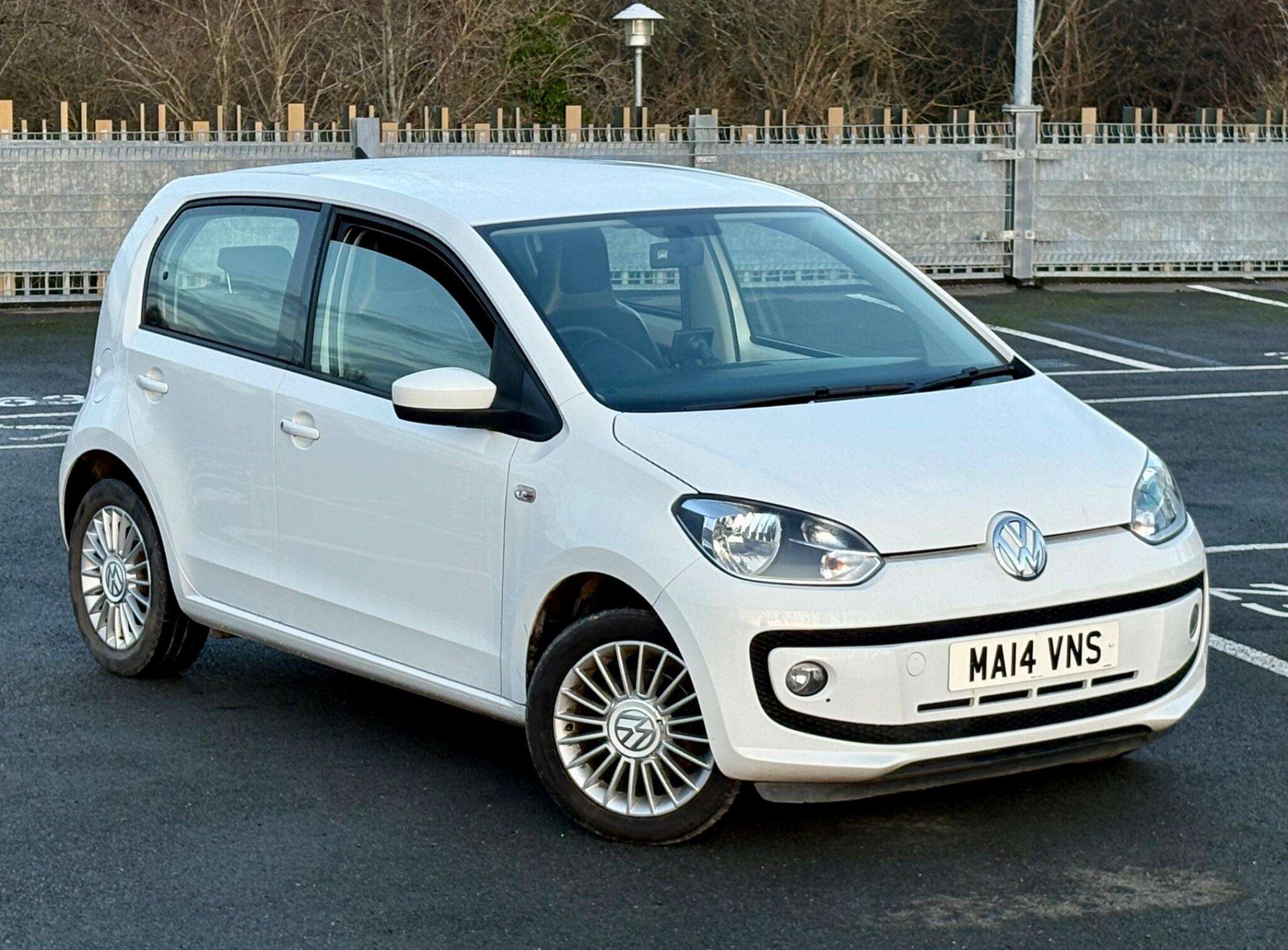 A 2014 VOLKSWAGEN UP! 1.0 High up! Euro 5 5dr A 2014 VOLKSWAGEN UP! 1.0 High up! Euro 5 5dr