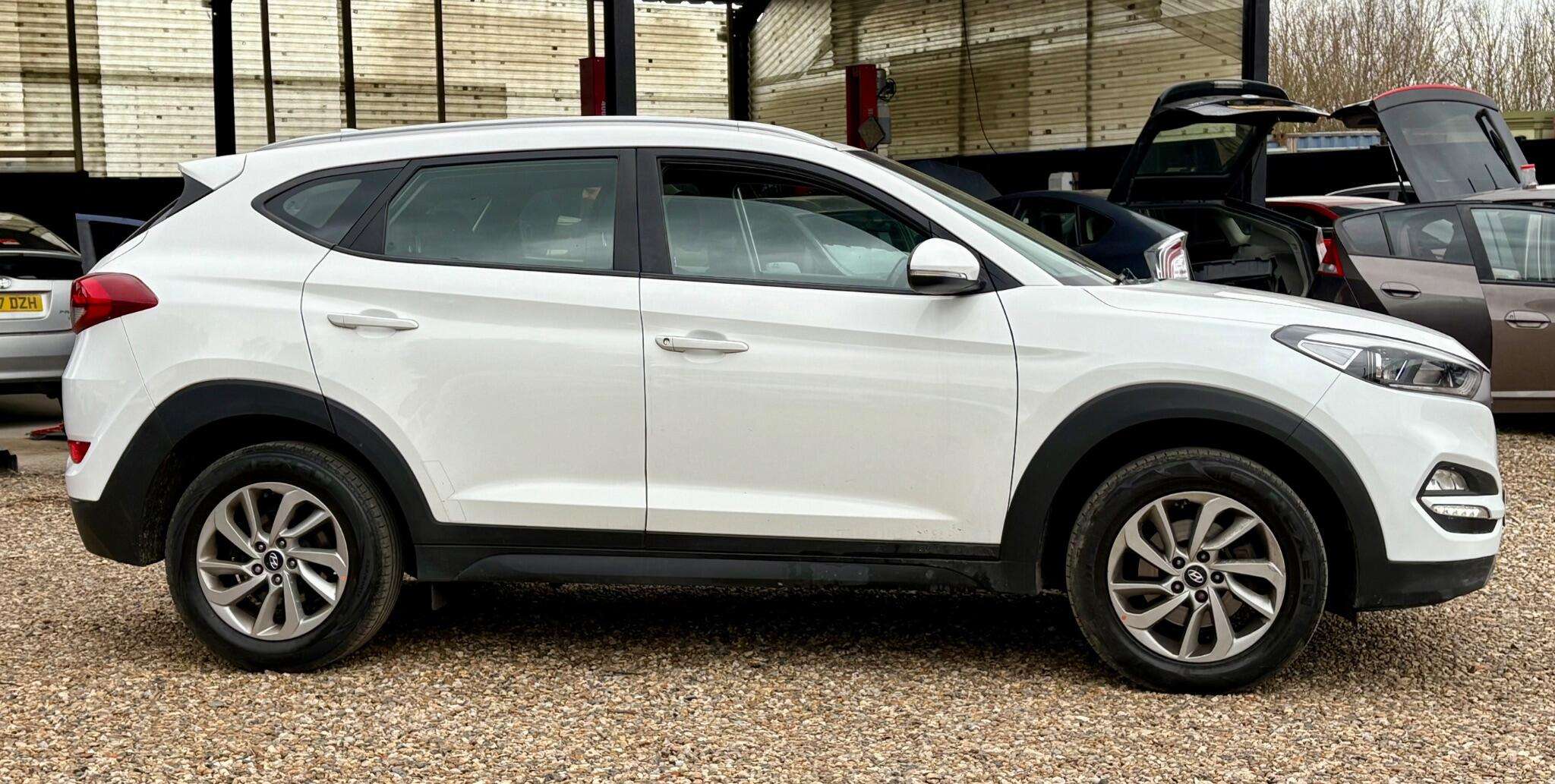 A 2018 HYUNDAI TUCSON 1.6 GDi Blue Drive SE Nav Euro 6 (s/s) 5dr A 2018 HYUNDAI TUCSON 1.6 GDi Blue Drive SE Nav Euro 6 (s/s) 5dr