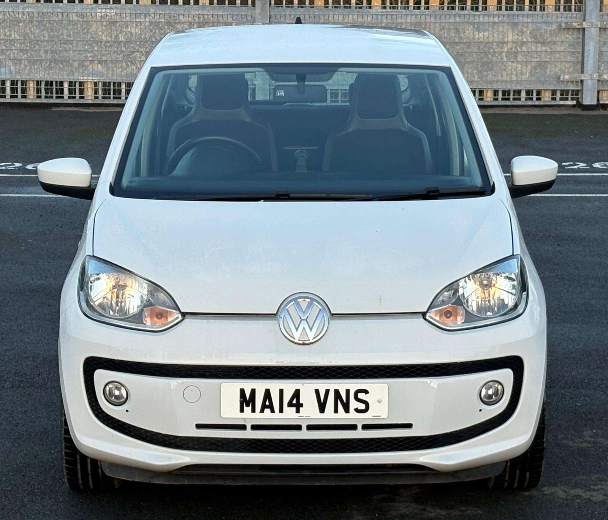 A 2014 VOLKSWAGEN UP! 1.0 High up! Euro 5 5dr A 2014 VOLKSWAGEN UP! 1.0 High up! Euro 5 5dr