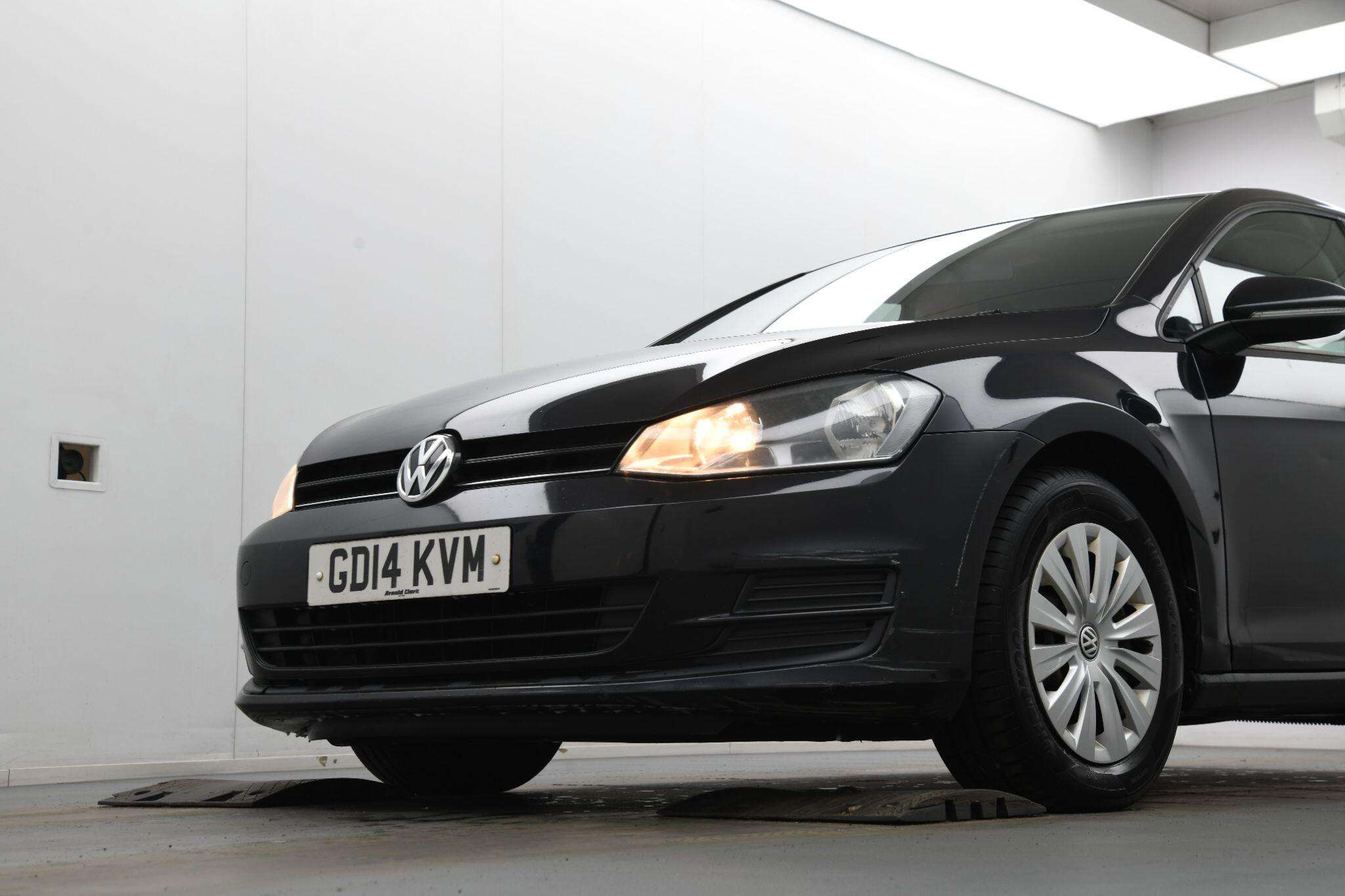 A 2014 VOLKSWAGEN GOLF 1.2 TSI BlueMotion Tech S Euro 5 (s/s) 5dr A 2014 VOLKSWAGEN GOLF 1.2 TSI BlueMotion Tech S Euro 5 (s/s) 5dr