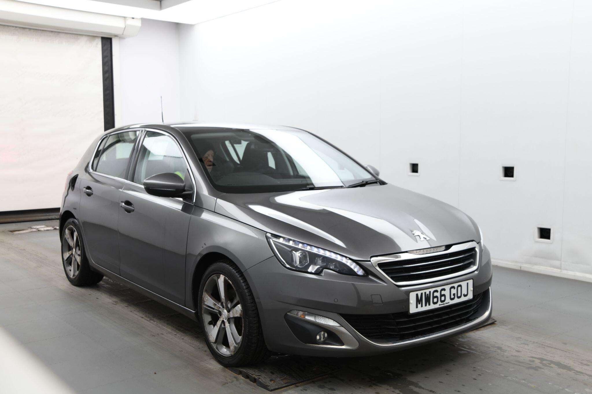 A 2016 PEUGEOT 308 1.2 PureTech Allure Euro 6 (s/s) 5dr A 2016 PEUGEOT 308 1.2 PureTech Allure Euro 6 (s/s) 5dr