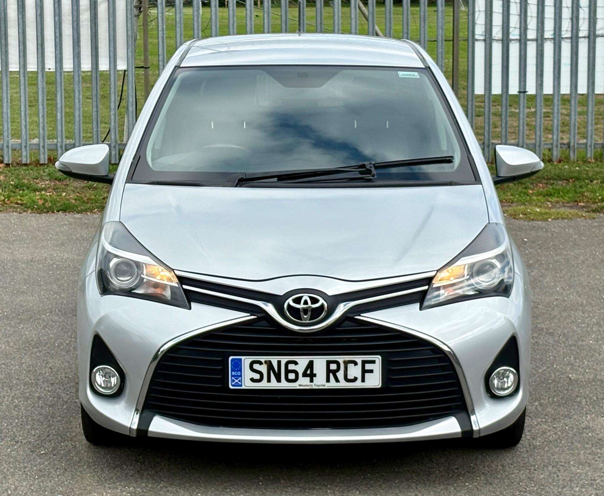 A 2014 TOYOTA YARIS 1.33 Dual VVT-i Icon Euro 5 5dr A 2014 TOYOTA YARIS 1.33 Dual VVT-i Icon Euro 5 5dr