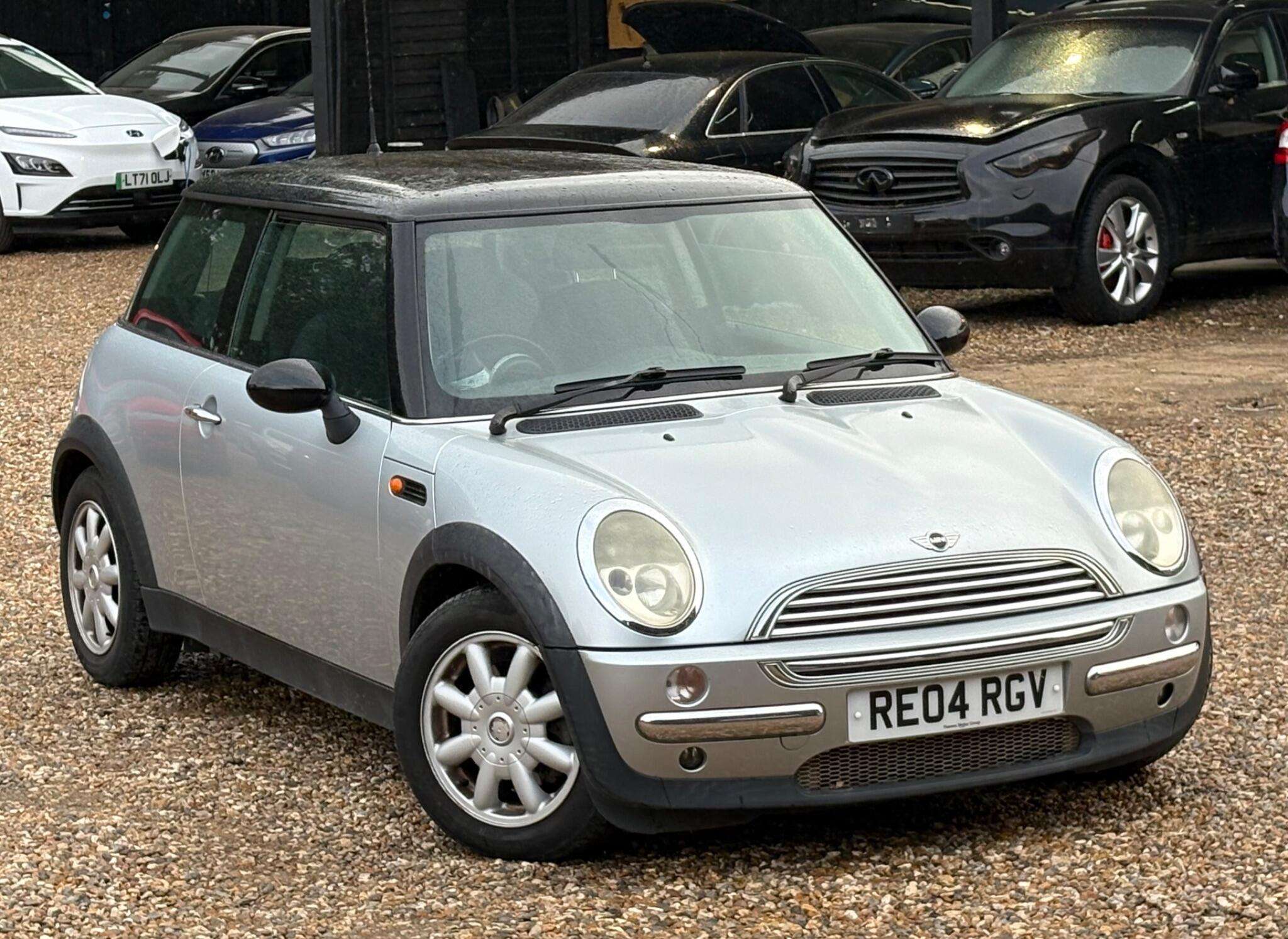 A 2004 MINI HATCH 1.6 Cooper Euro 3 3dr A 2004 MINI HATCH 1.6 Cooper Euro 3 3dr