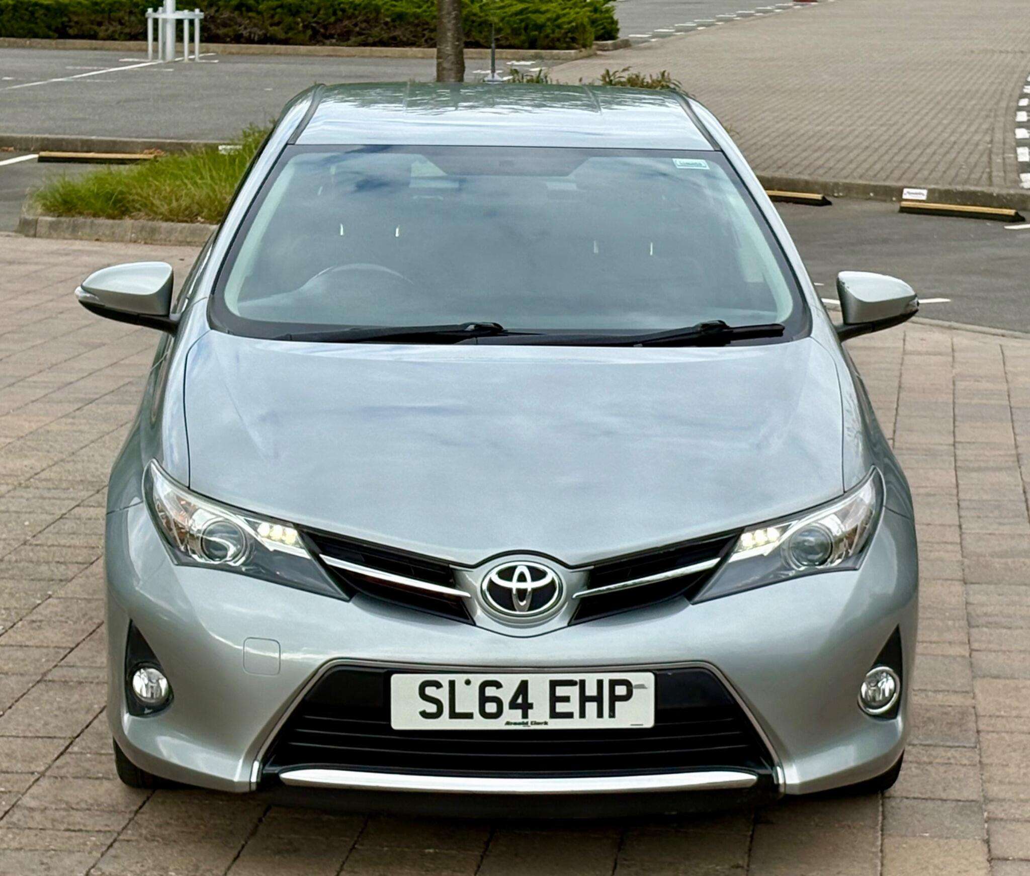A 2014 TOYOTA AURIS 1.33 Dual VVT-i Icon Euro 5 (s/s) 5dr A 2014 TOYOTA AURIS 1.33 Dual VVT-i Icon Euro 5 (s/s) 5dr