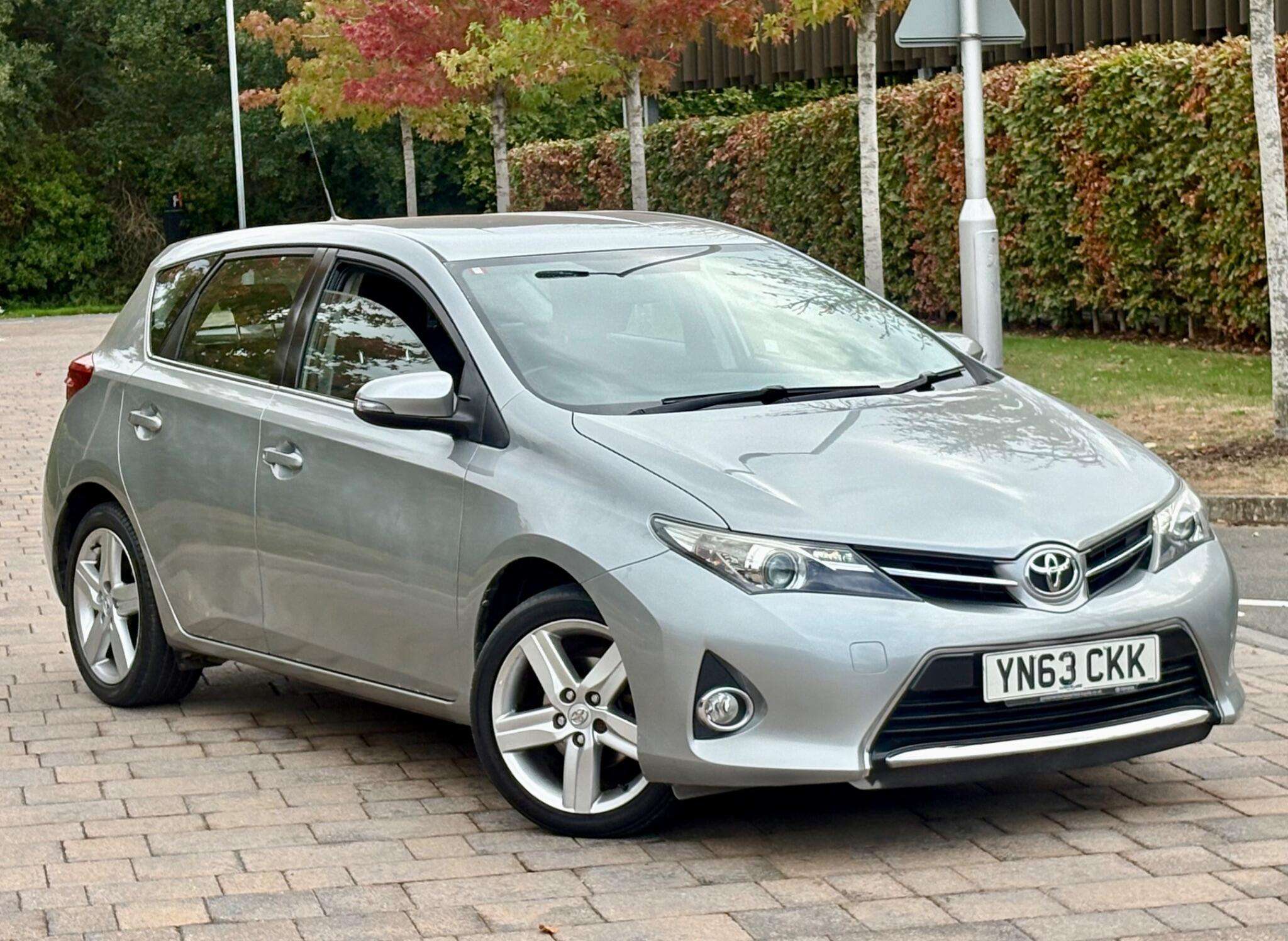 A 2013 TOYOTA AURIS 1.6 V-Matic Icon Euro 5 5dr A 2013 TOYOTA AURIS 1.6 V-Matic Icon Euro 5 5dr