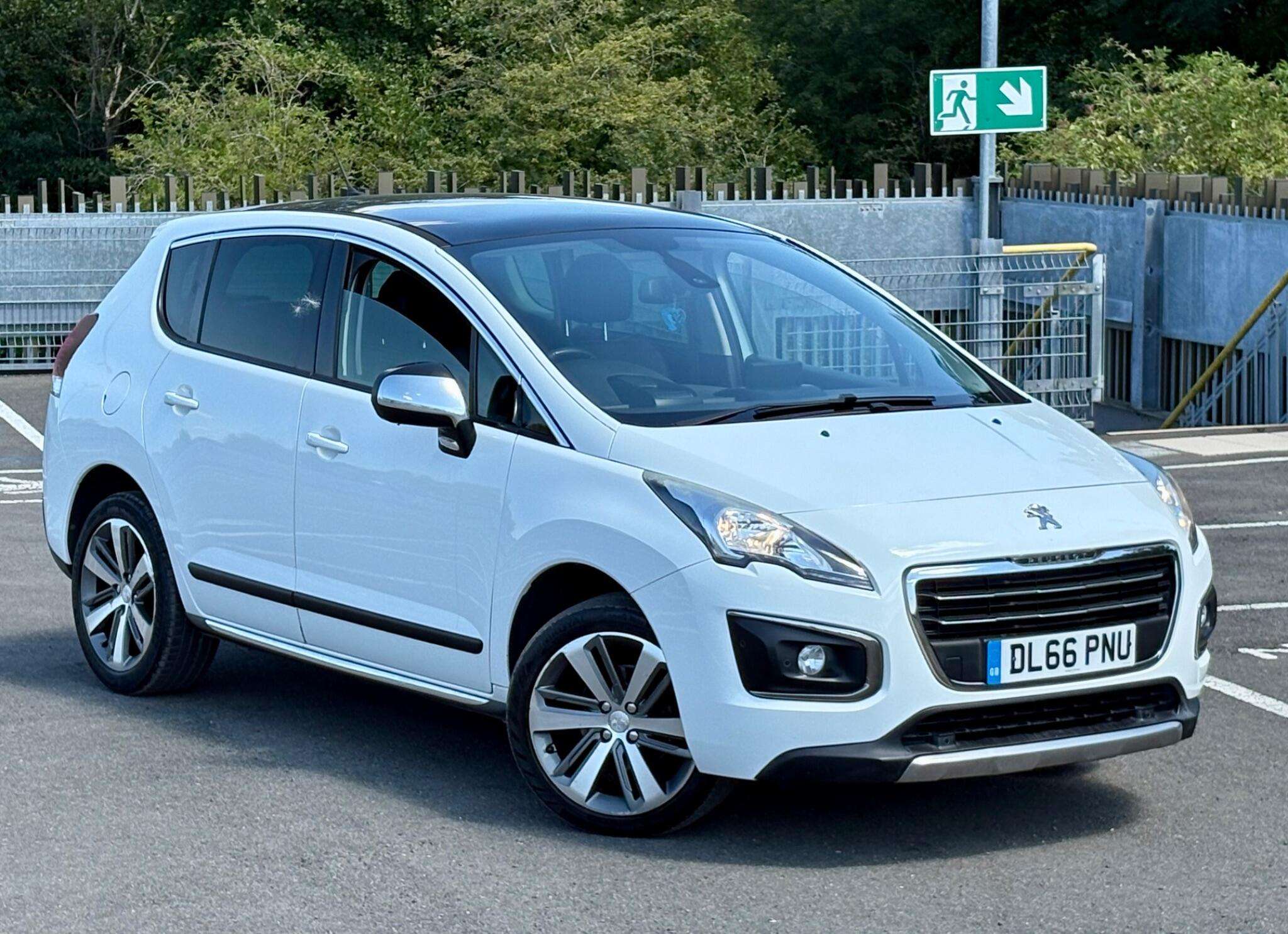 A 2016 PEUGEOT 3008 1.2 PureTech Allure Euro 6 (s/s) 5dr A 2016 PEUGEOT 3008 1.2 PureTech Allure Euro 6 (s/s) 5dr