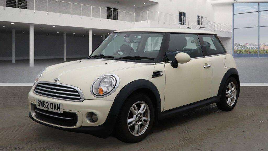 A 2012 MINI MINI COOPER A 2012 MINI MINI COOPER