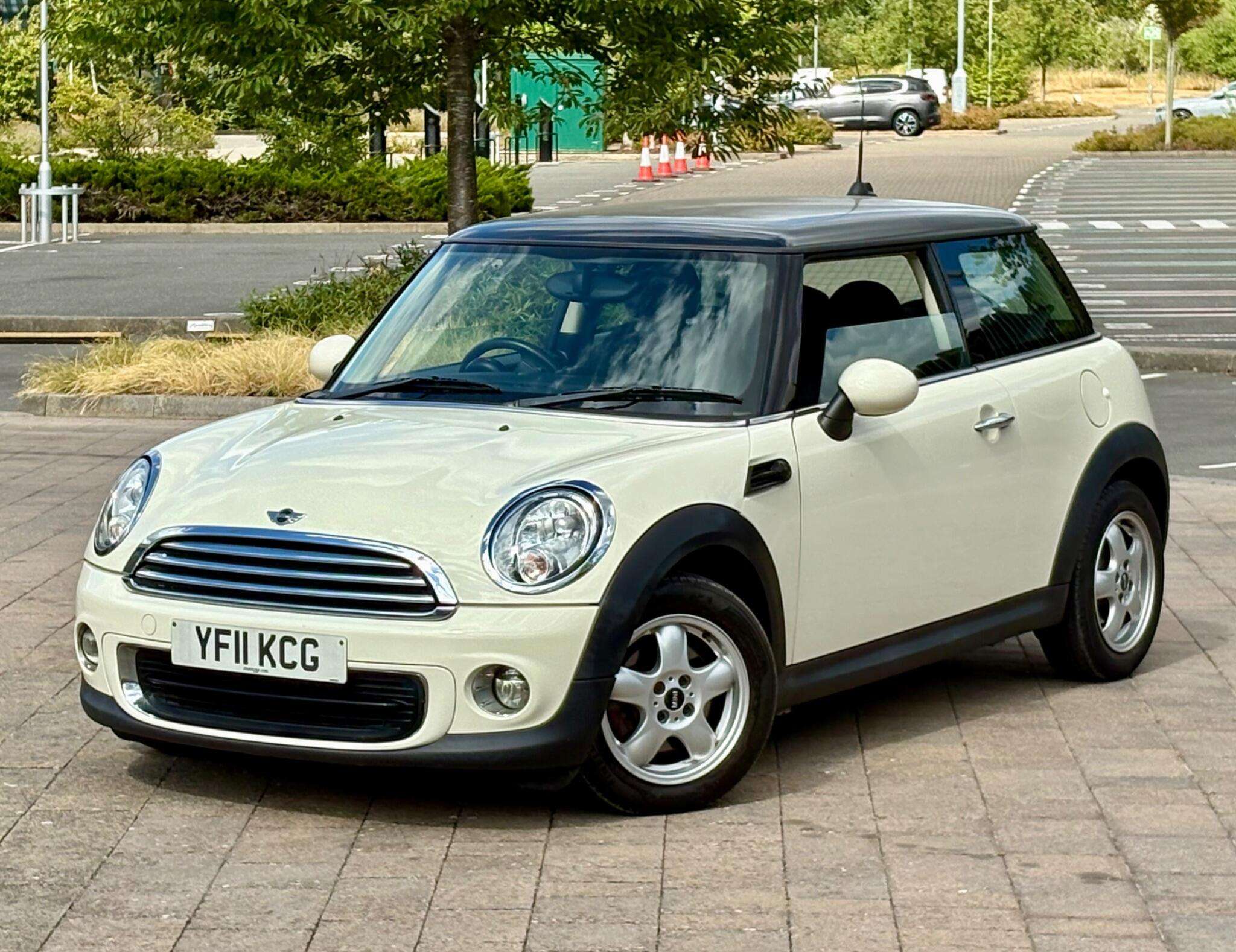 A 2011 MINI HATCH 1.6 One Euro 5 3dr A 2011 MINI HATCH 1.6 One Euro 5 3dr