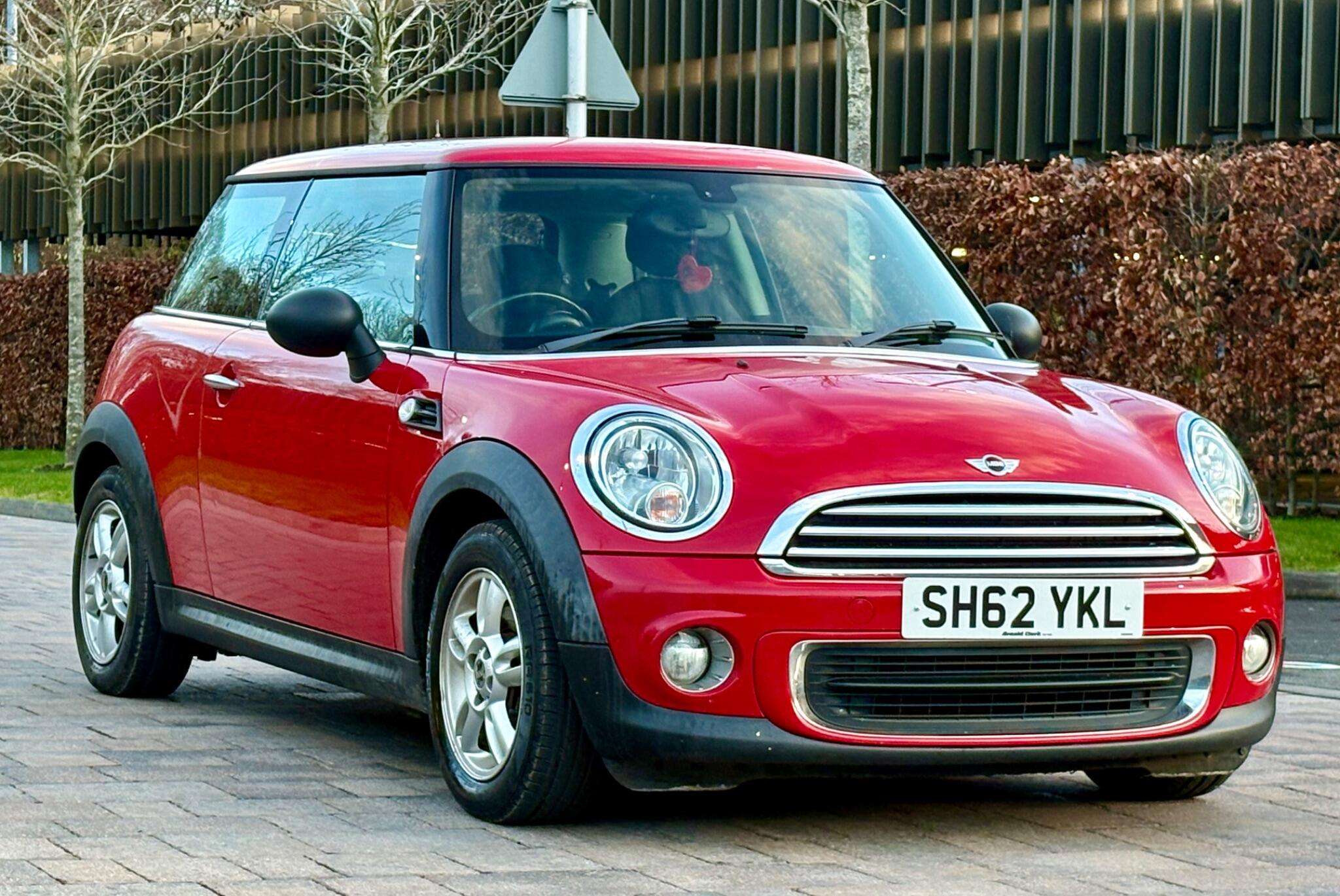 A 2012 MINI HATCH 1.6 One Euro 5 3dr A 2012 MINI HATCH 1.6 One Euro 5 3dr