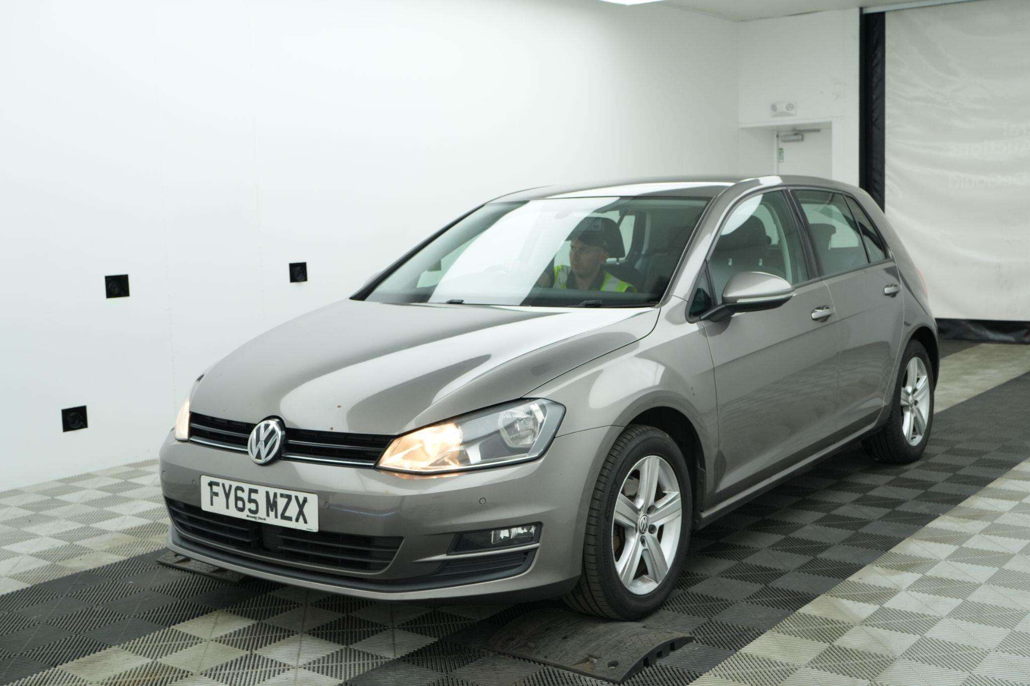 A 2015 VOLKSWAGEN GOLF 1.4 TSI BlueMotion Tech Match Euro 6 (s/s) 5dr A 2015 VOLKSWAGEN GOLF 1.4 TSI BlueMotion Tech Match Euro 6 (s/s) 5dr