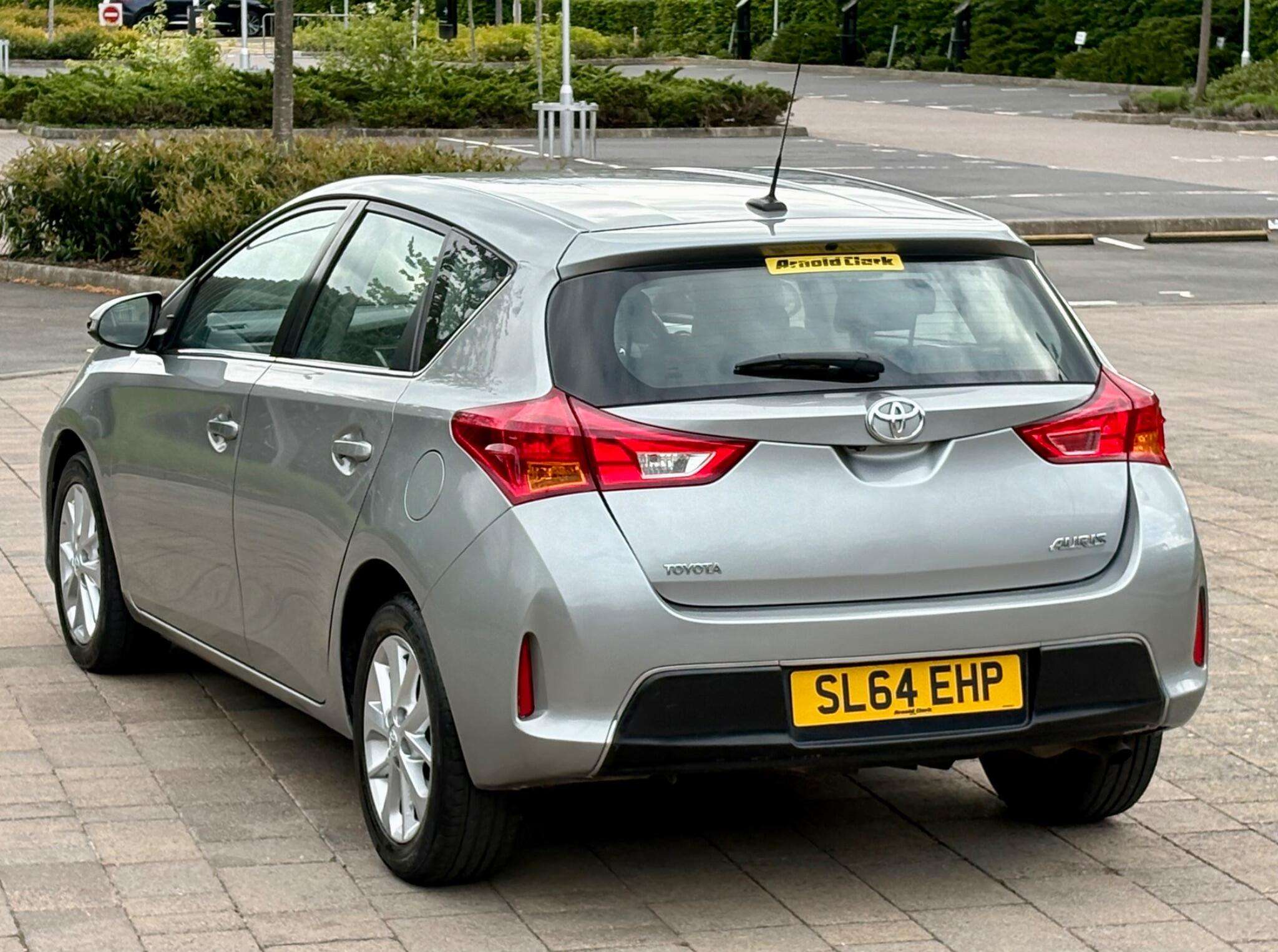 A 2014 TOYOTA AURIS 1.33 Dual VVT-i Icon Euro 5 (s/s) 5dr A 2014 TOYOTA AURIS 1.33 Dual VVT-i Icon Euro 5 (s/s) 5dr