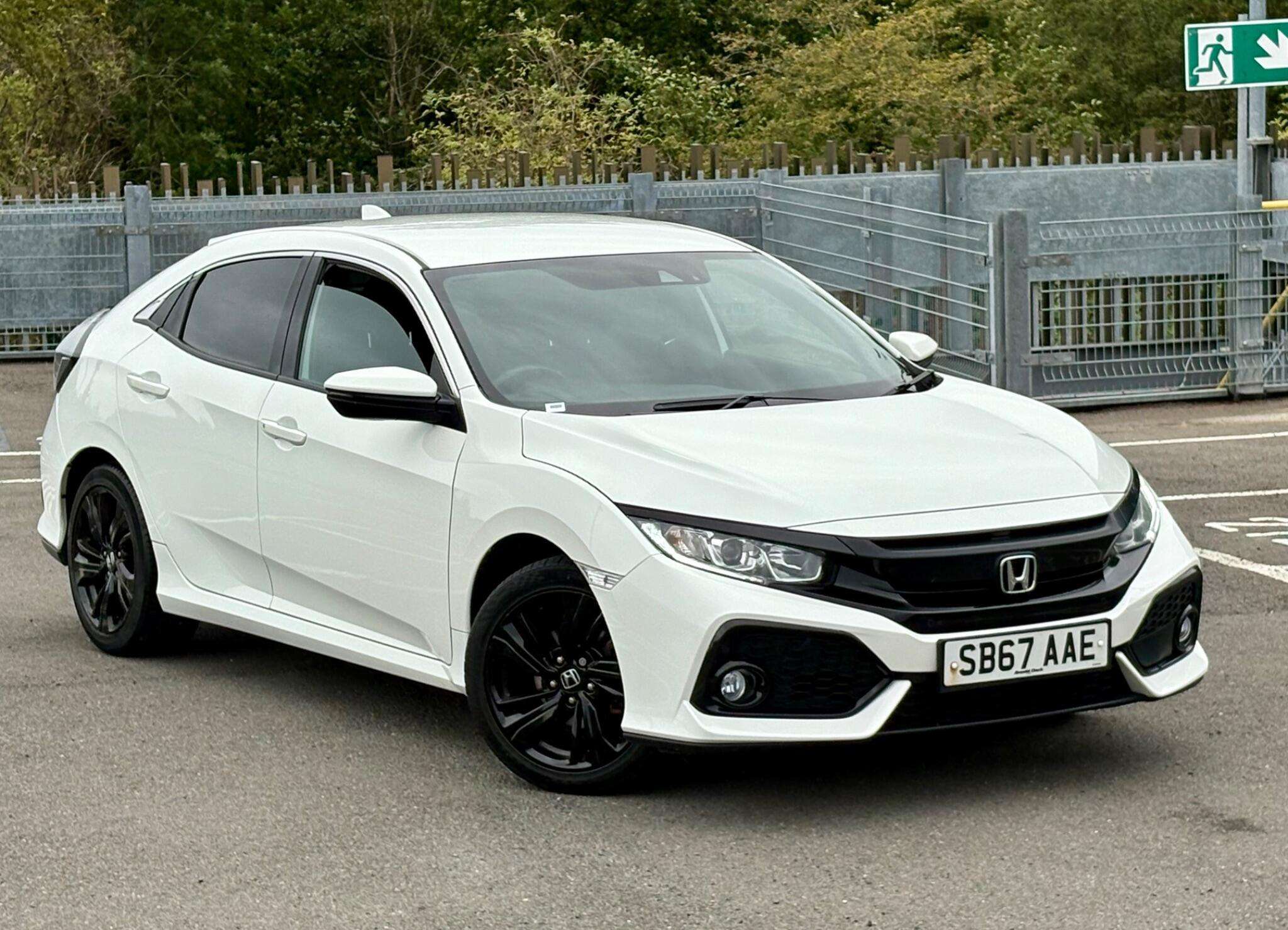 A 2017 HONDA CIVIC 1.0 VTEC Turbo SR Euro 6 (s/s) 5dr A 2017 HONDA CIVIC 1.0 VTEC Turbo SR Euro 6 (s/s) 5dr