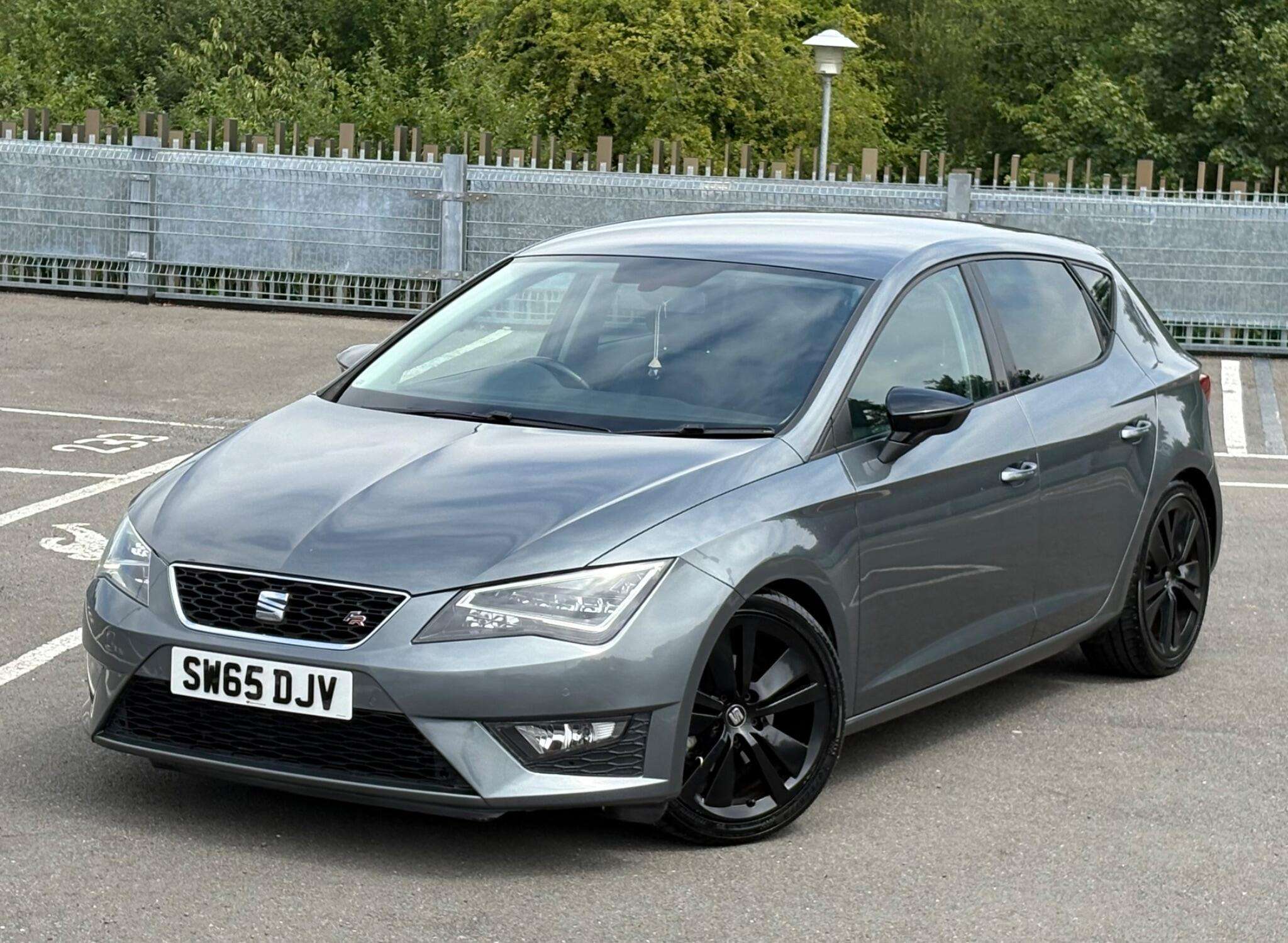 A 2015 SEAT LEON 1.4 TSI FR Black Technology Euro 6 (s/s) 5dr A 2015 SEAT LEON 1.4 TSI FR Black Technology Euro 6 (s/s) 5dr