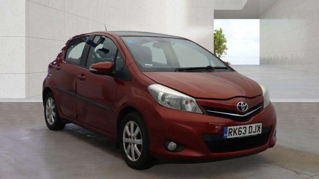 A 2013 TOYOTA YARIS 1.33 Dual VVT-i T Spirit Euro 5 5dr A 2013 TOYOTA YARIS 1.33 Dual VVT-i T Spirit Euro 5 5dr