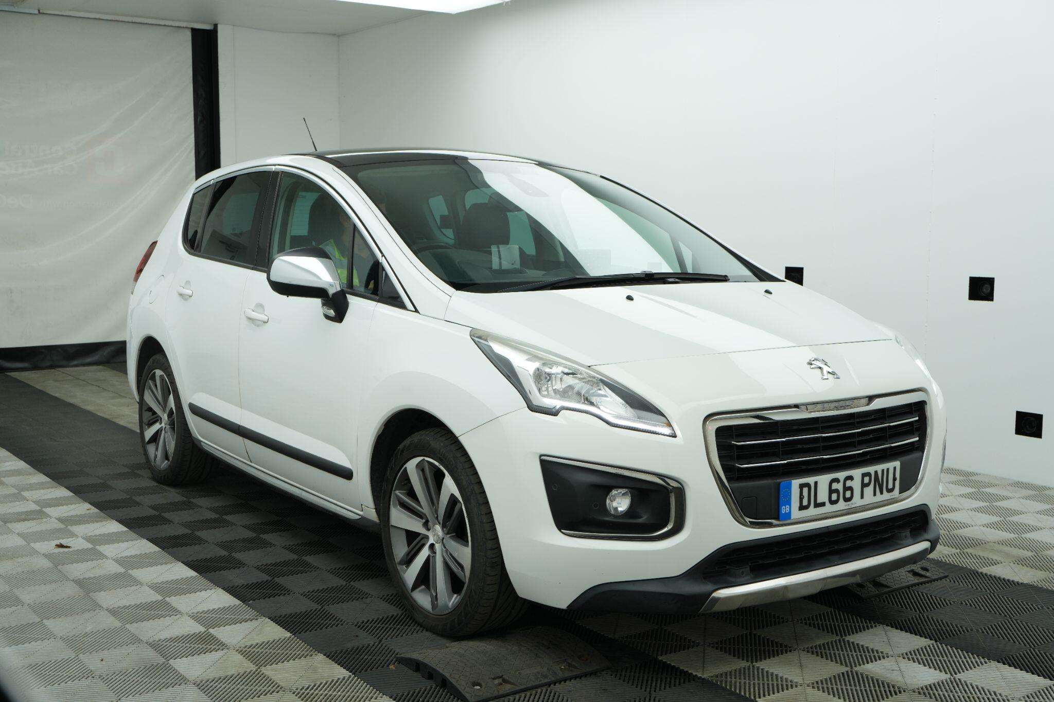 A 2016 PEUGEOT 3008 1.2 PureTech Allure Euro 6 (s/s) 5dr A 2016 PEUGEOT 3008 1.2 PureTech Allure Euro 6 (s/s) 5dr