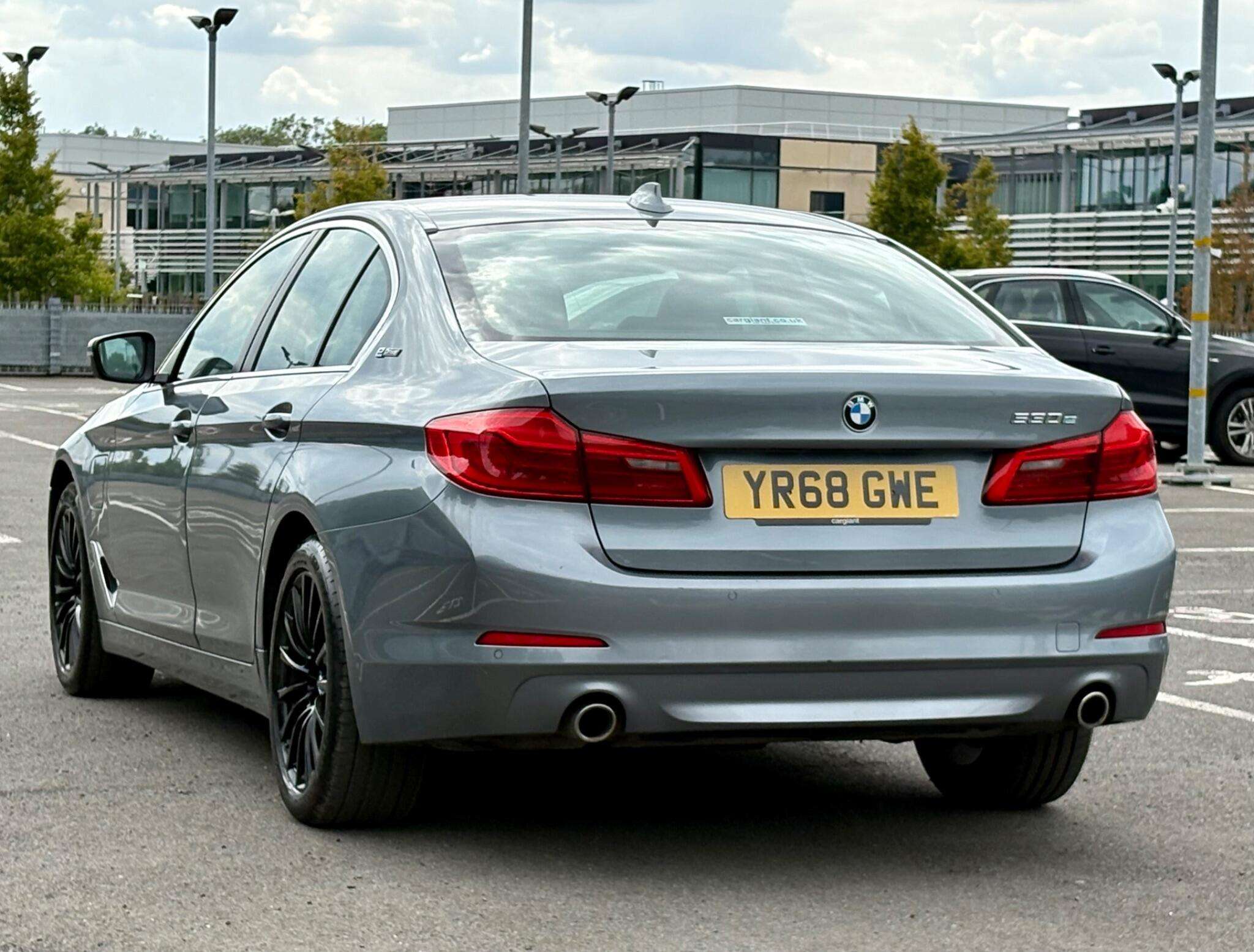 A 2018 BMW 5 SERIES 2.0 530e 9.2kWh SE Auto Euro 6 (s/s) 4dr A 2018 BMW 5 SERIES 2.0 530e 9.2kWh SE Auto Euro 6 (s/s) 4dr