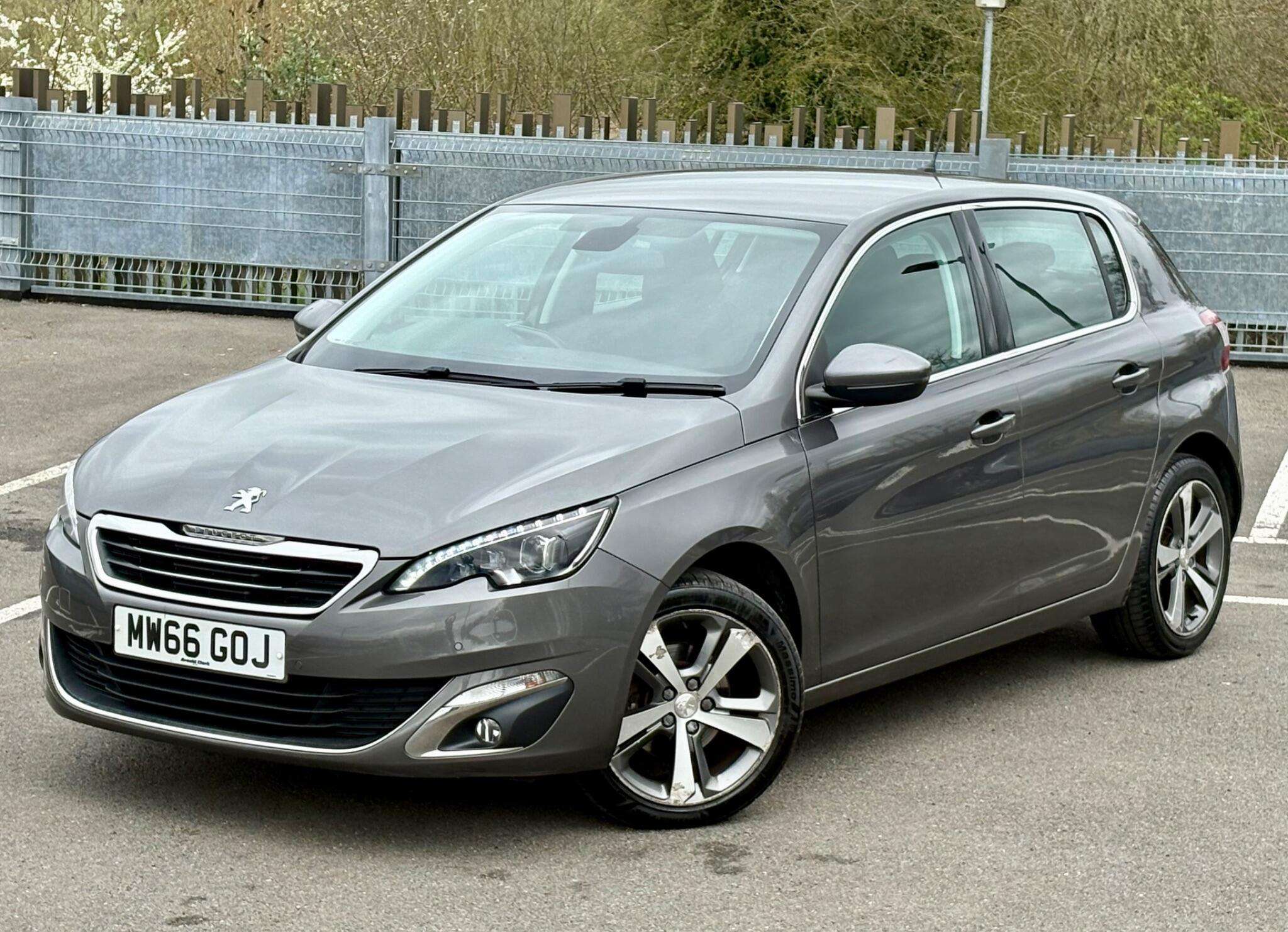 A 2016 PEUGEOT 308 1.2 PureTech Allure Euro 6 (s/s) 5dr A 2016 PEUGEOT 308 1.2 PureTech Allure Euro 6 (s/s) 5dr