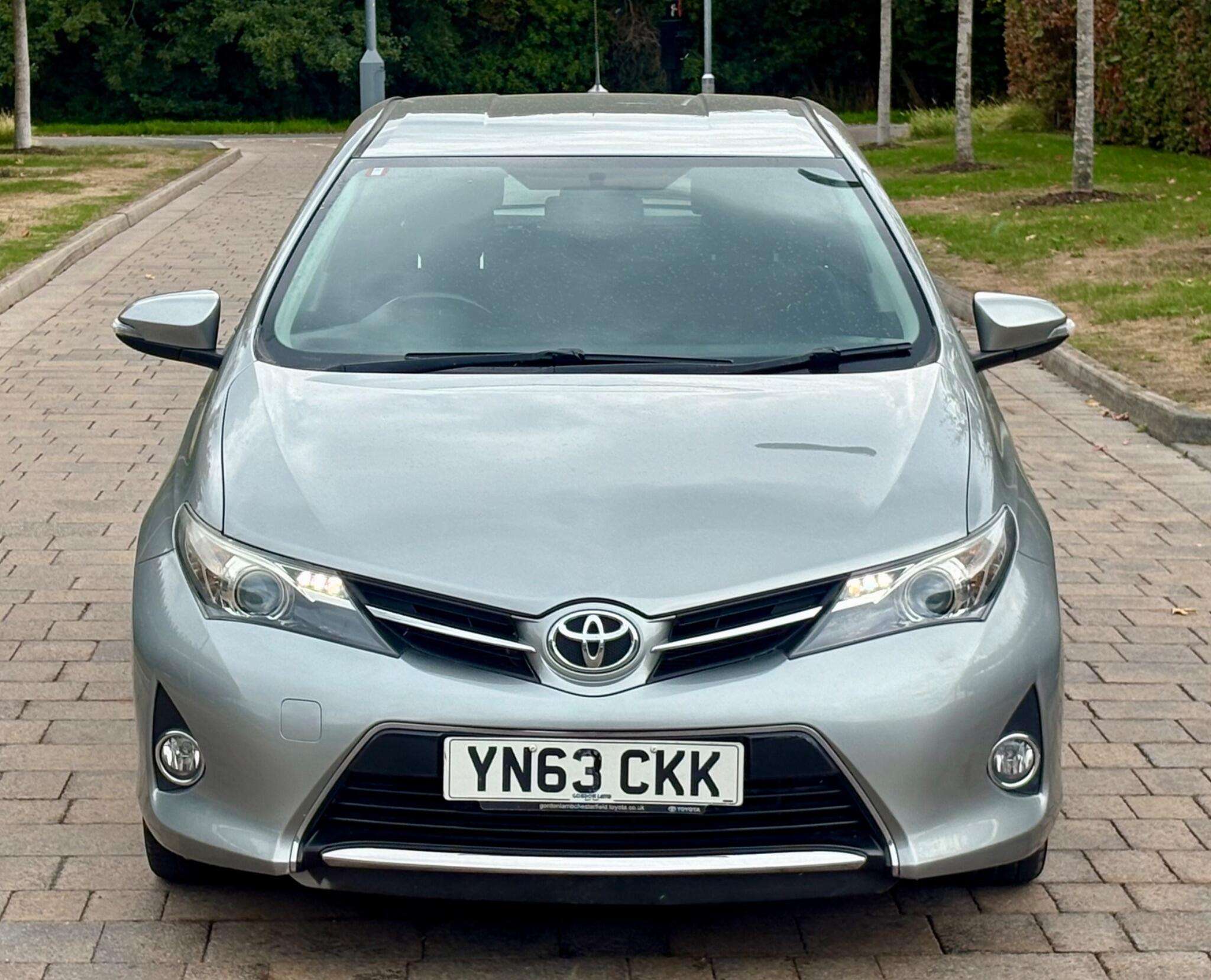 A 2013 TOYOTA AURIS 1.6 V-Matic Icon Euro 5 5dr A 2013 TOYOTA AURIS 1.6 V-Matic Icon Euro 5 5dr