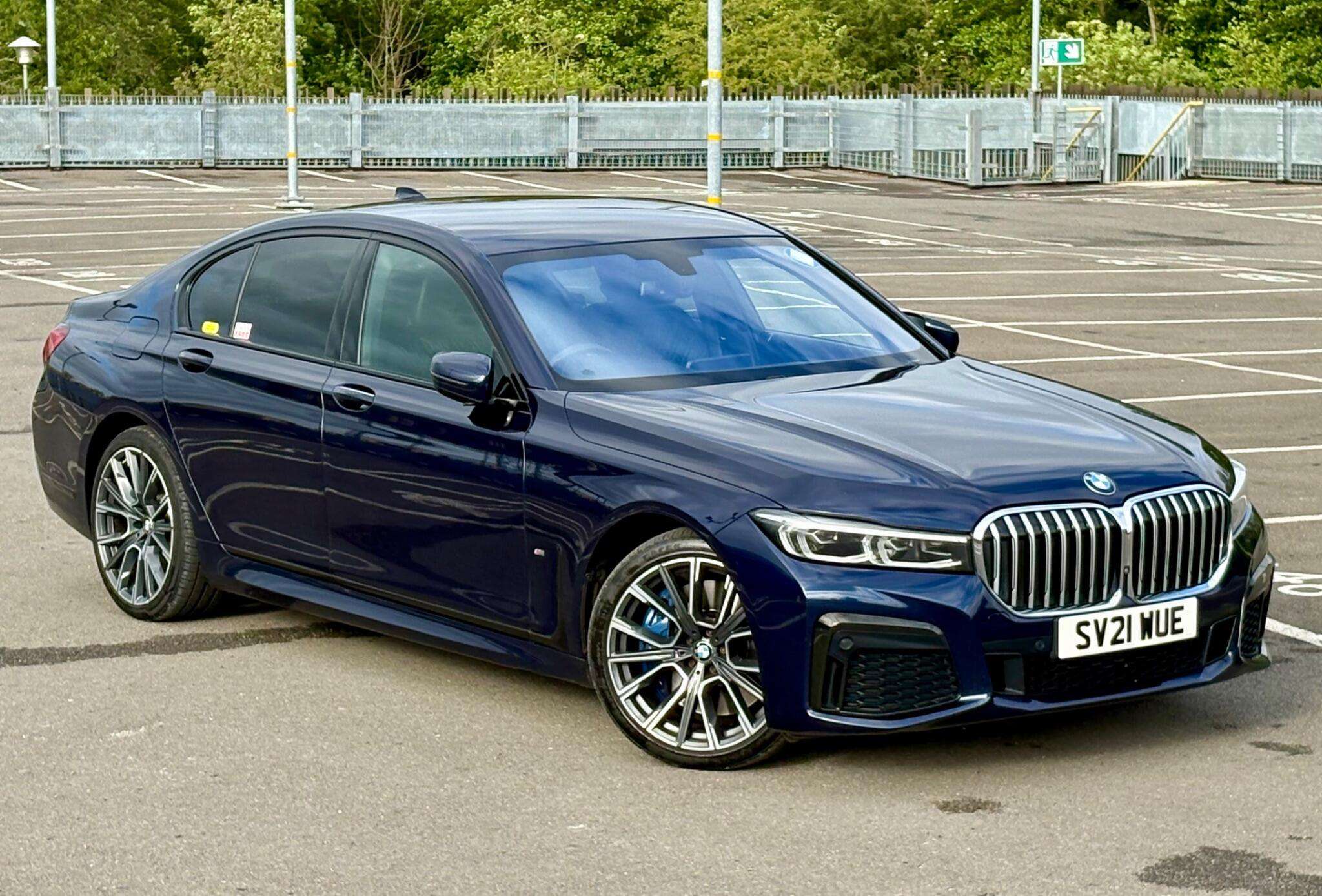 A 2021 BMW 7 SERIES 3.0 730d MHT M Sport Auto Euro 6 (s/s) 4dr A 2021 BMW 7 SERIES 3.0 730d MHT M Sport Auto Euro 6 (s/s) 4dr