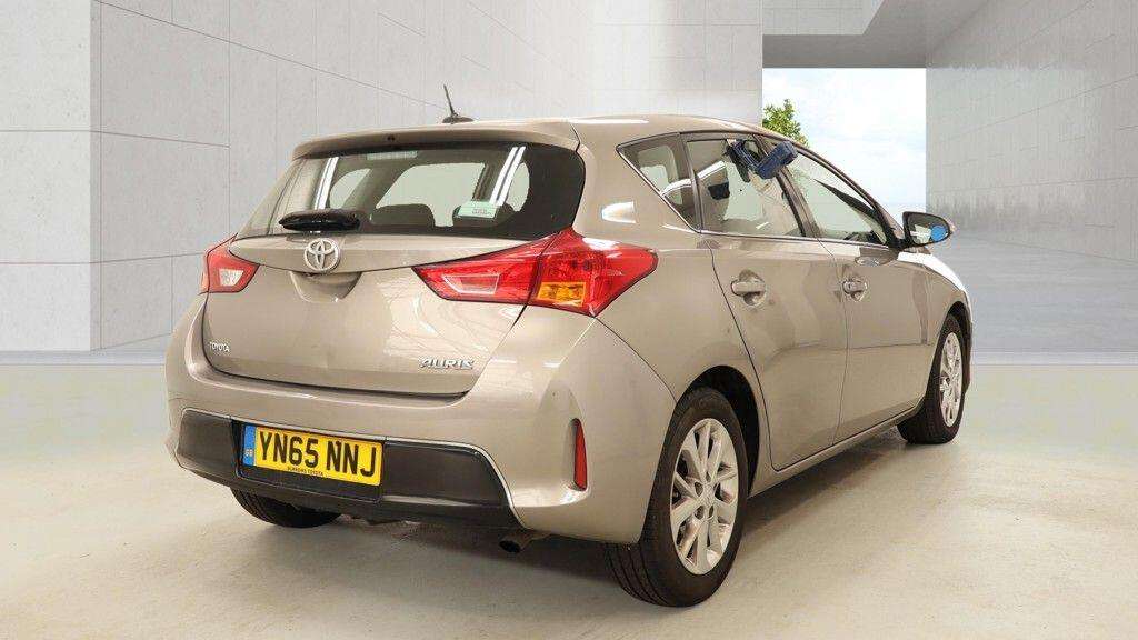 A 2015 TOYOTA AURIS 1.33 Dual VVT-i Icon Euro 5 (s/s) 5dr A 2015 TOYOTA AURIS 1.33 Dual VVT-i Icon Euro 5 (s/s) 5dr