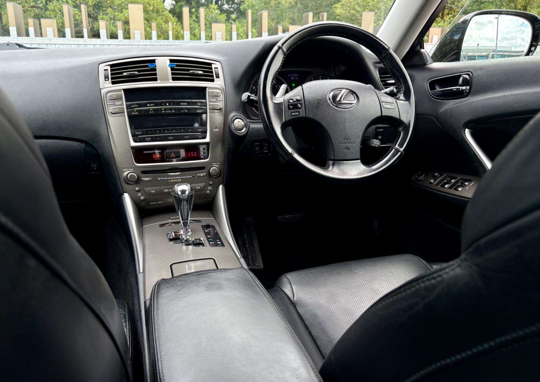 A 2006 LEXUS IS 2.5 250 SE 4dr A 2006 LEXUS IS 2.5 250 SE 4dr