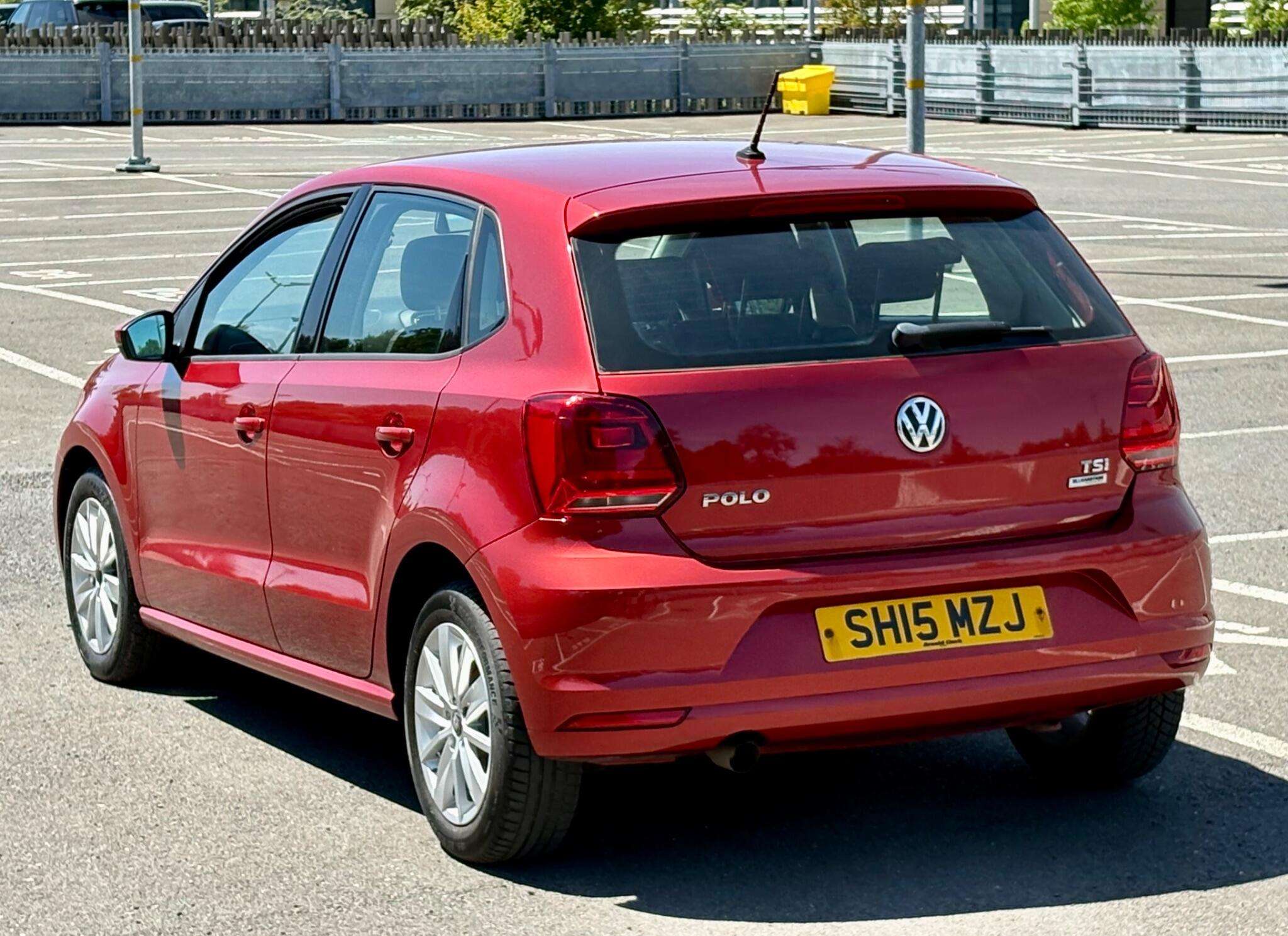 A 2015 VOLKSWAGEN POLO 1.2 TSI BlueMotion Tech SE Euro 6 (s/s) 5dr A 2015 VOLKSWAGEN POLO 1.2 TSI BlueMotion Tech SE Euro 6 (s/s) 5dr