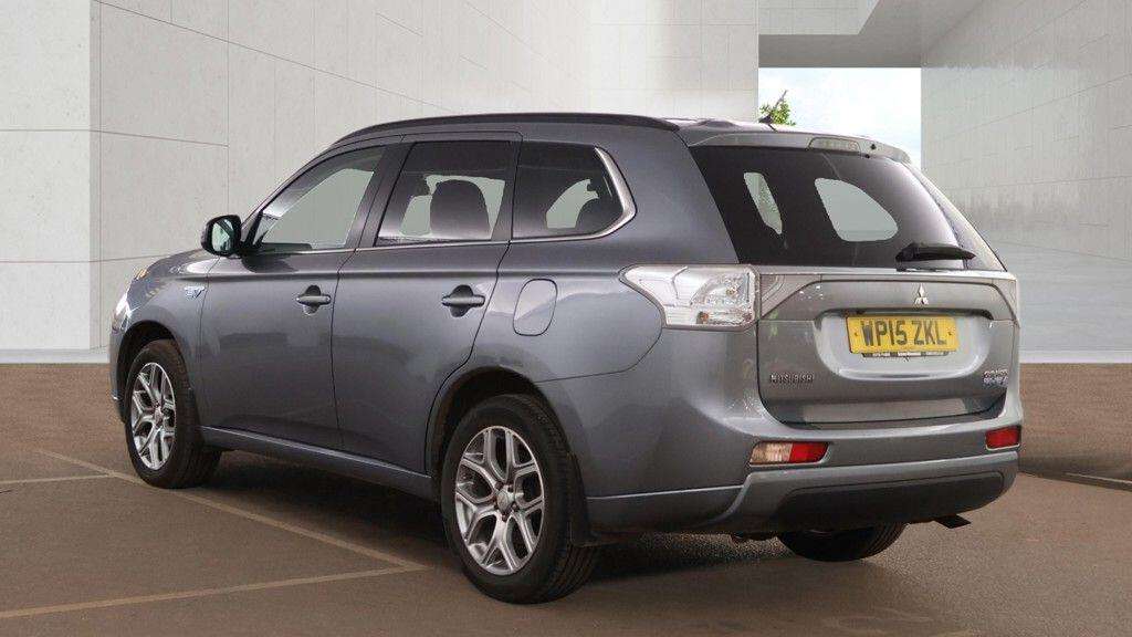 A 2015 MITSUBISHI OUTLANDER 2.0h 12kWh GX4h CVT 4WD Euro 5 (s/s) 5dr A 2015 MITSUBISHI OUTLANDER 2.0h 12kWh GX4h CVT 4WD Euro 5 (s/s) 5dr