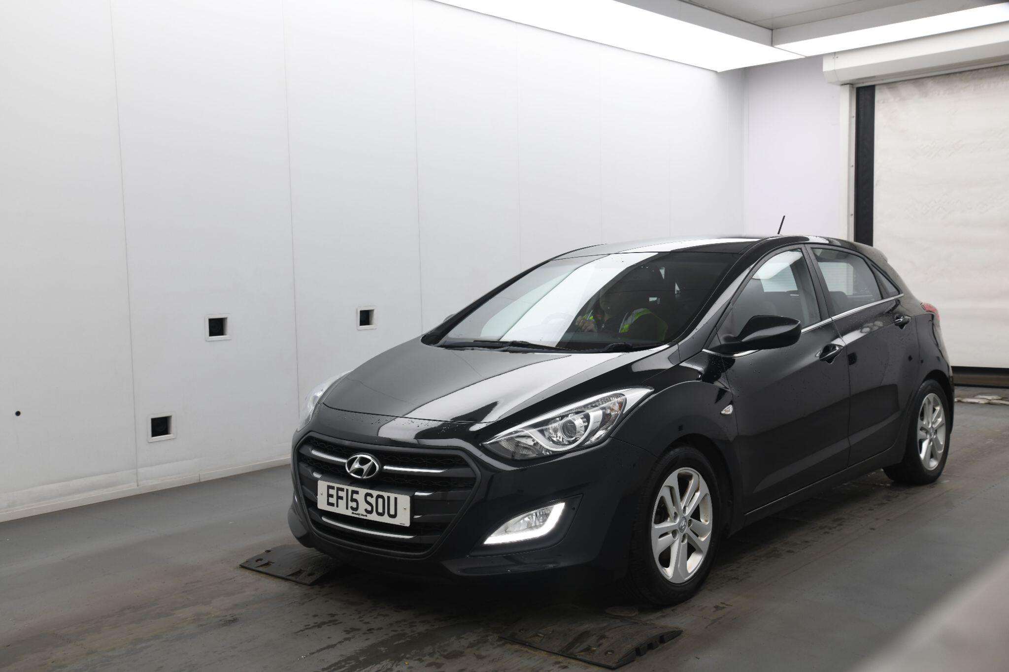 A 2015 HYUNDAI I30 1.4 Blue Drive SE Euro 6 (s/s) 5dr A 2015 HYUNDAI I30 1.4 Blue Drive SE Euro 6 (s/s) 5dr