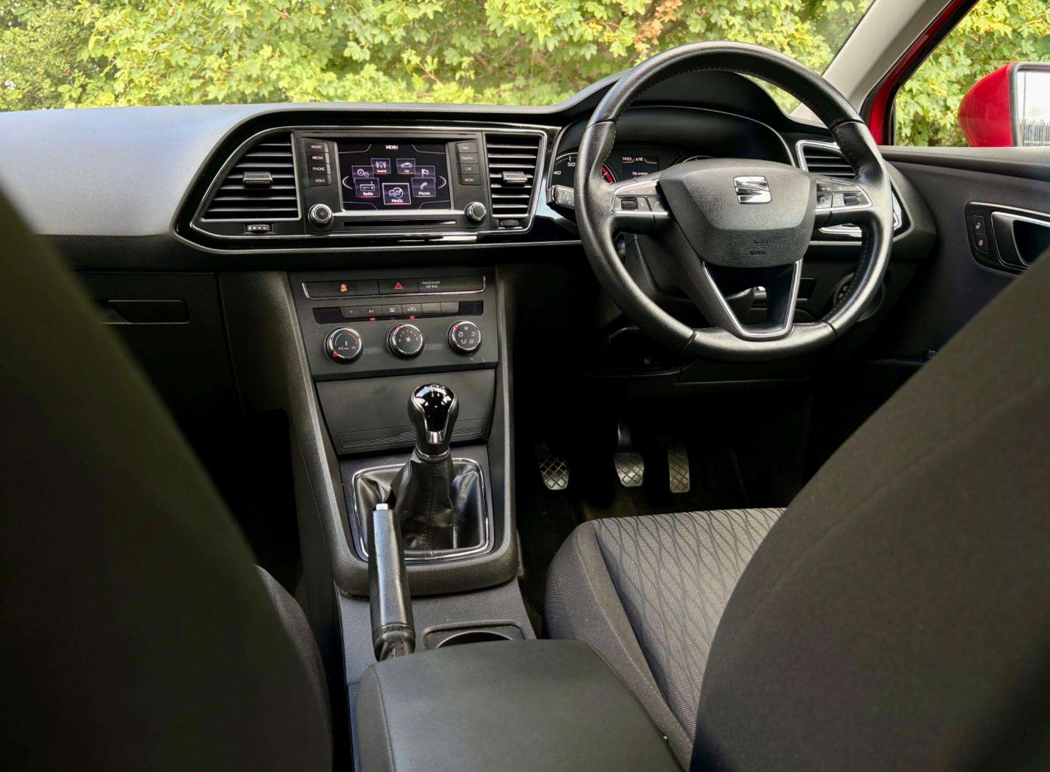 A 2013 SEAT LEON 1.2 TSI SE Euro 5 (s/s) 5dr A 2013 SEAT LEON 1.2 TSI SE Euro 5 (s/s) 5dr