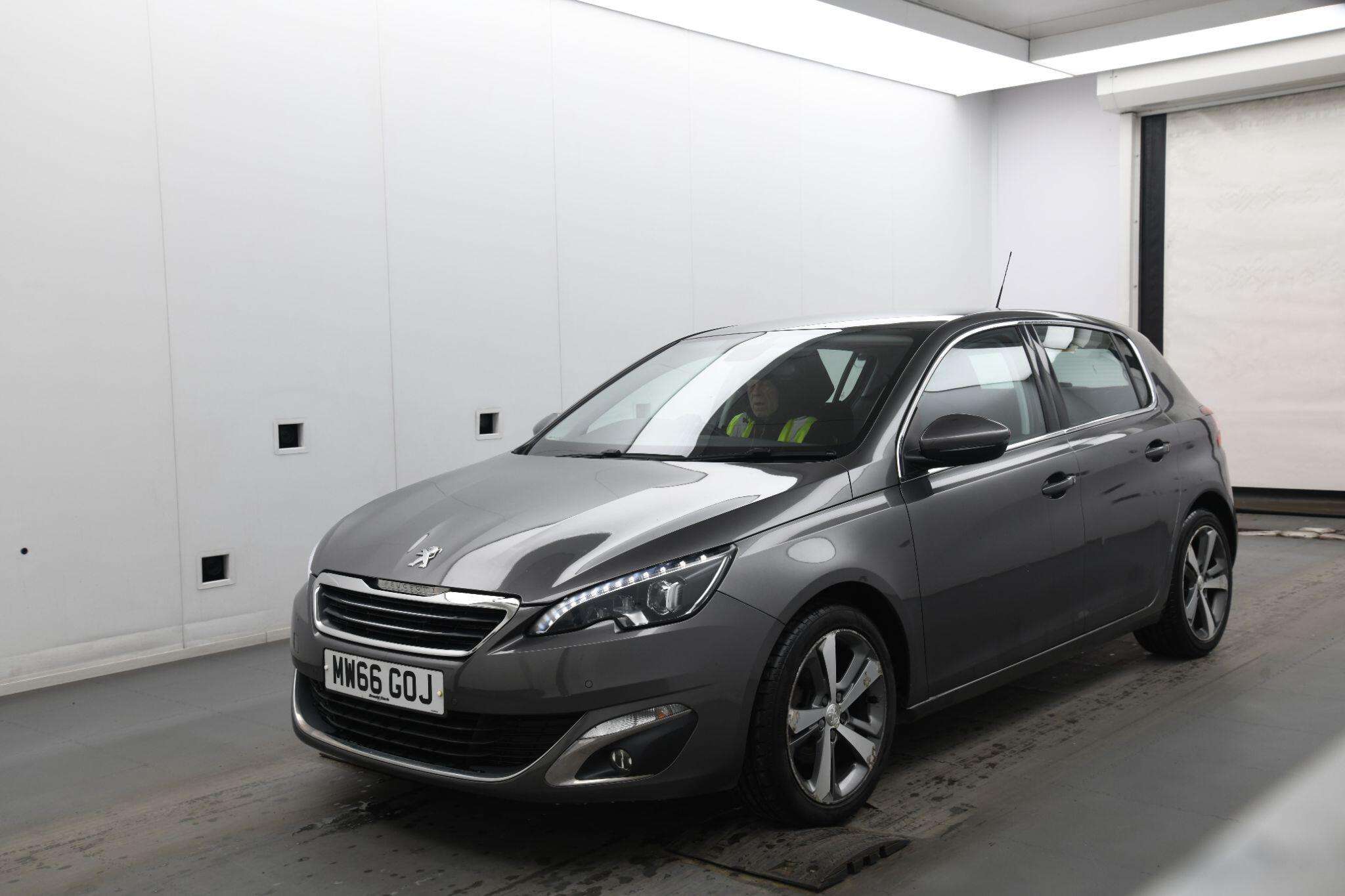 A 2016 PEUGEOT 308 1.2 PureTech Allure Euro 6 (s/s) 5dr A 2016 PEUGEOT 308 1.2 PureTech Allure Euro 6 (s/s) 5dr