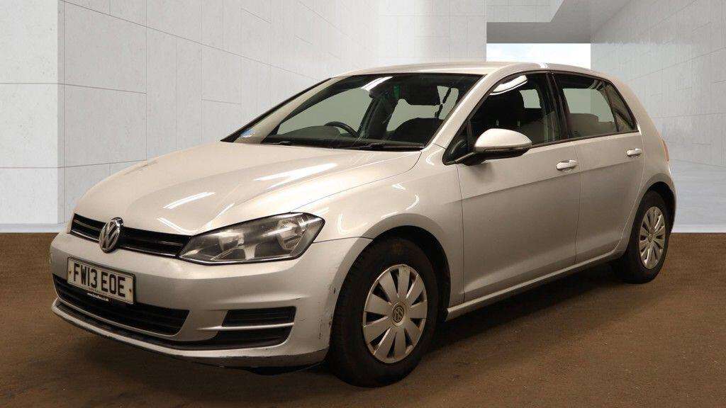 A 2013 VOLKSWAGEN GOLF 1.2 TSI BlueMotion Tech S Euro 5 (s/s) 5dr A 2013 VOLKSWAGEN GOLF 1.2 TSI BlueMotion Tech S Euro 5 (s/s) 5dr