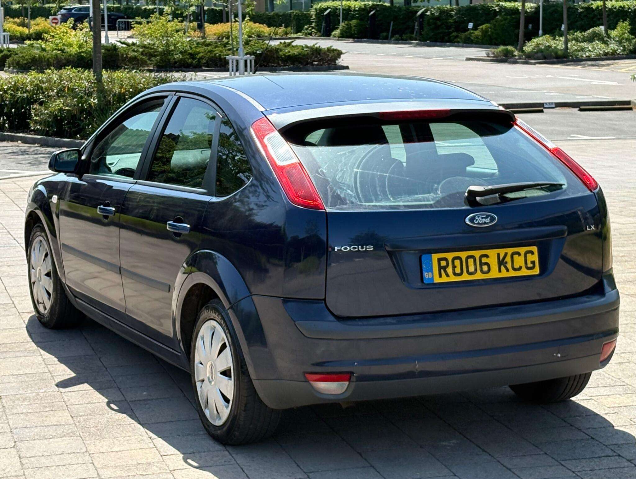 A 2006 FORD FOCUS 1.6 LX 5dr A 2006 FORD FOCUS 1.6 LX 5dr