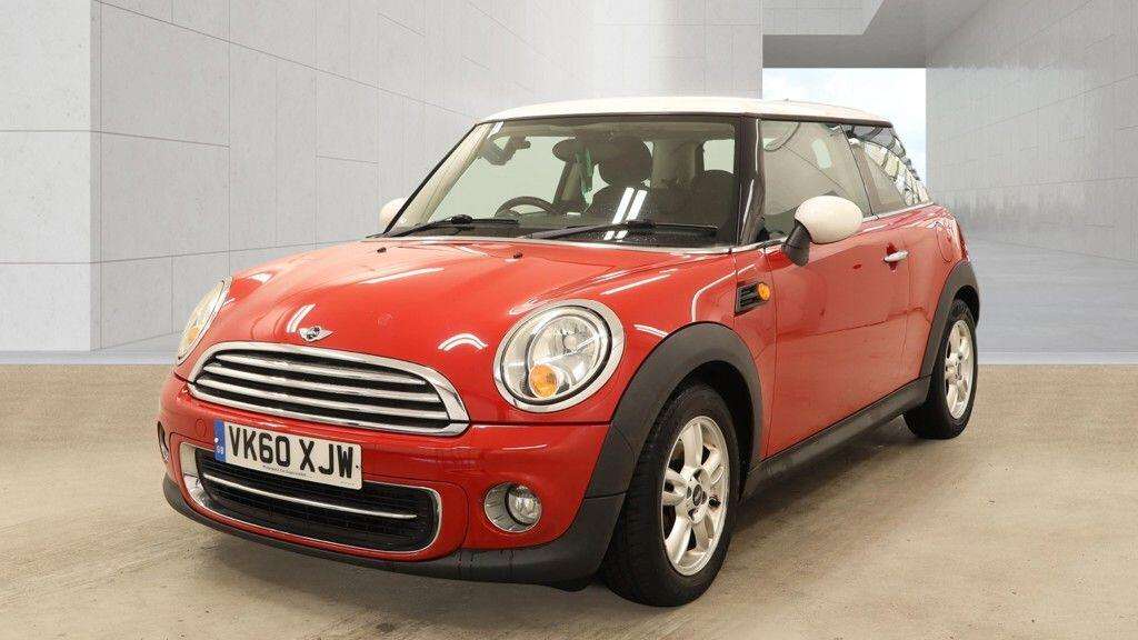 A 2010 MINI HATCH 1.6 Cooper Euro 5 3dr A 2010 MINI HATCH 1.6 Cooper Euro 5 3dr