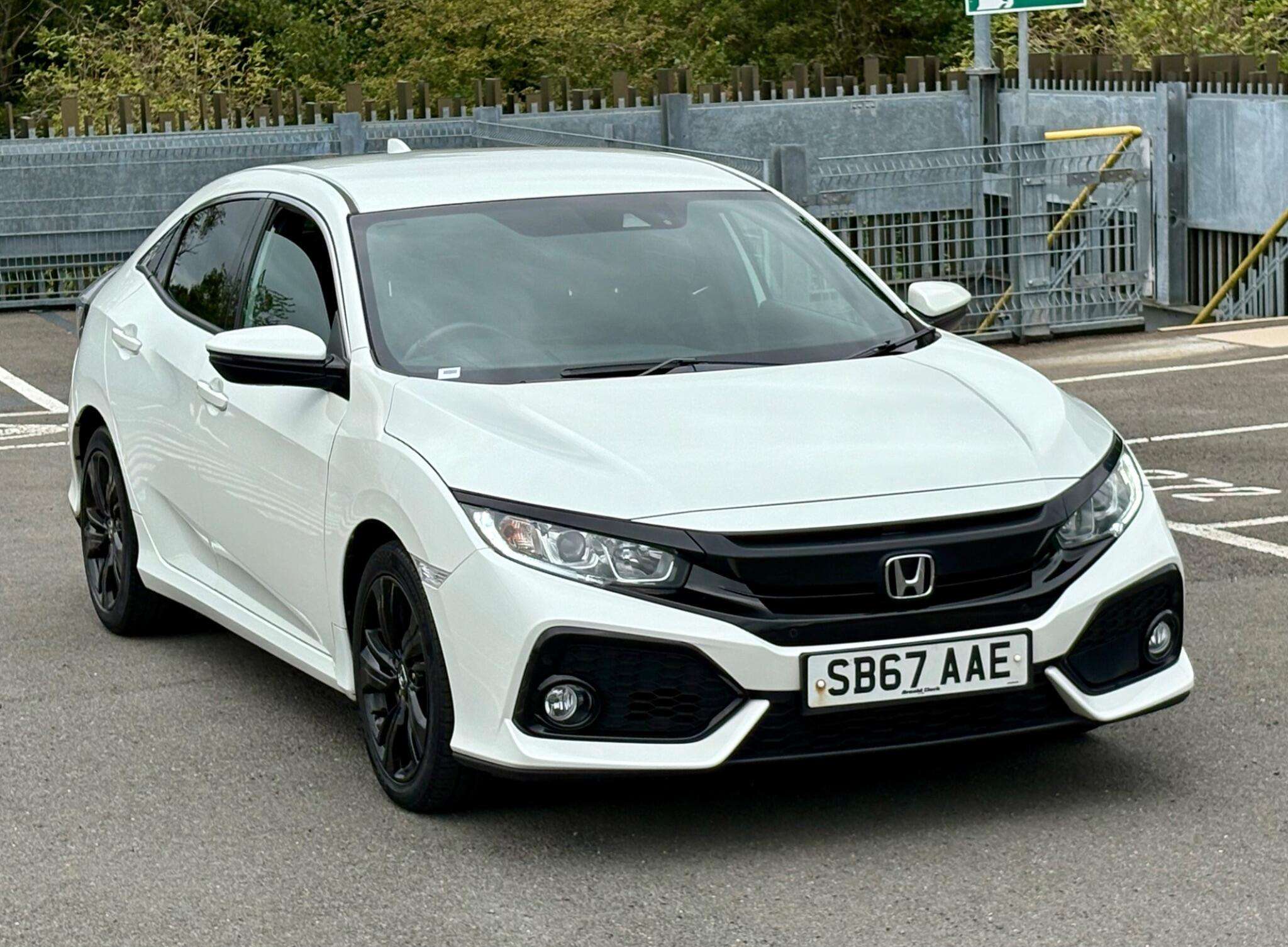 A 2017 HONDA CIVIC 1.0 VTEC Turbo SR Euro 6 (s/s) 5dr A 2017 HONDA CIVIC 1.0 VTEC Turbo SR Euro 6 (s/s) 5dr