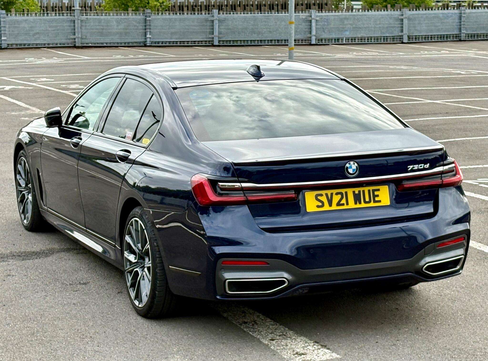 A 2021 BMW 7 SERIES 3.0 730d MHT M Sport Auto Euro 6 (s/s) 4dr A 2021 BMW 7 SERIES 3.0 730d MHT M Sport Auto Euro 6 (s/s) 4dr