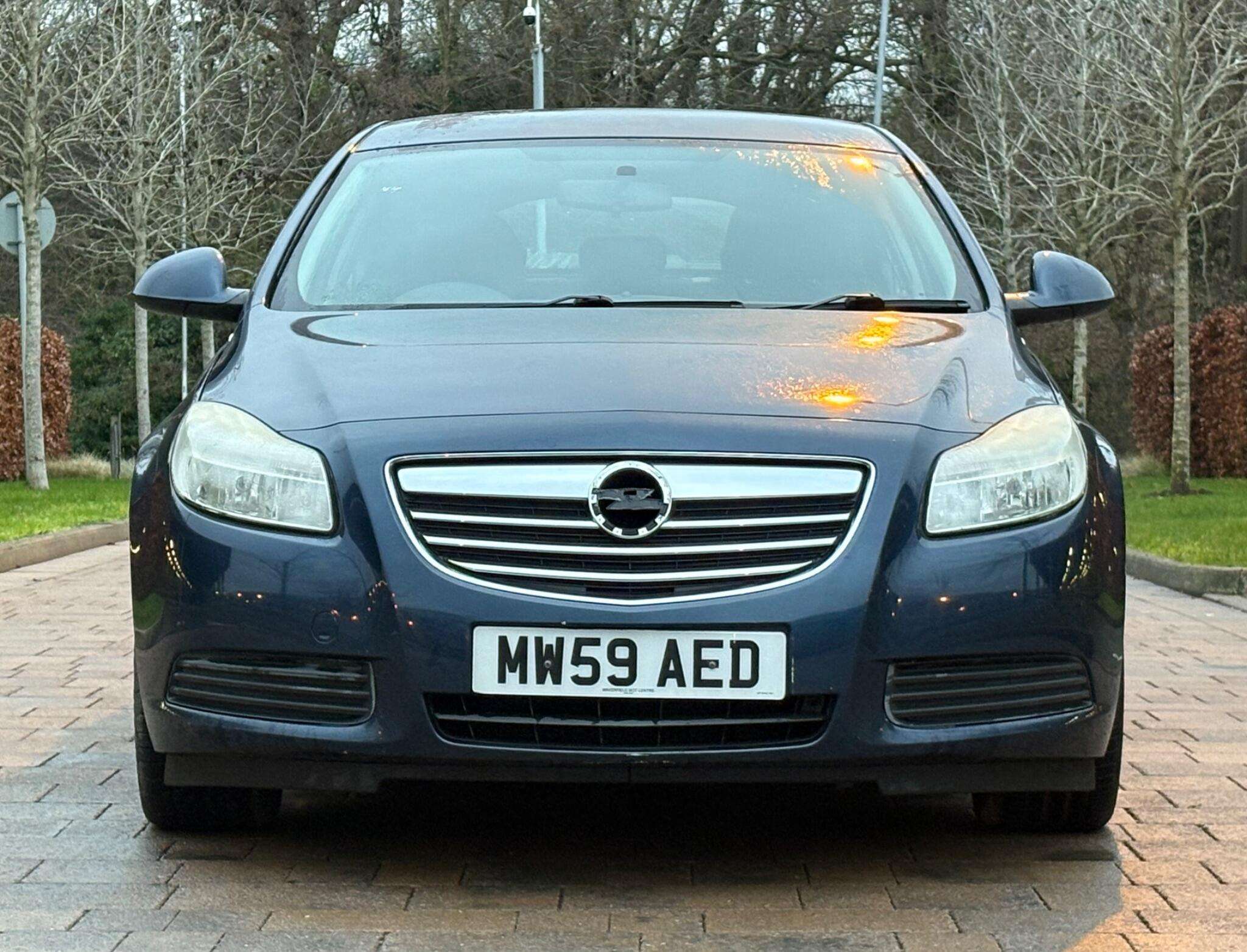 A 2010 VAUXHALL INSIGNIA 1.8 16V Exclusiv Euro 5 5dr A 2010 VAUXHALL INSIGNIA 1.8 16V Exclusiv Euro 5 5dr