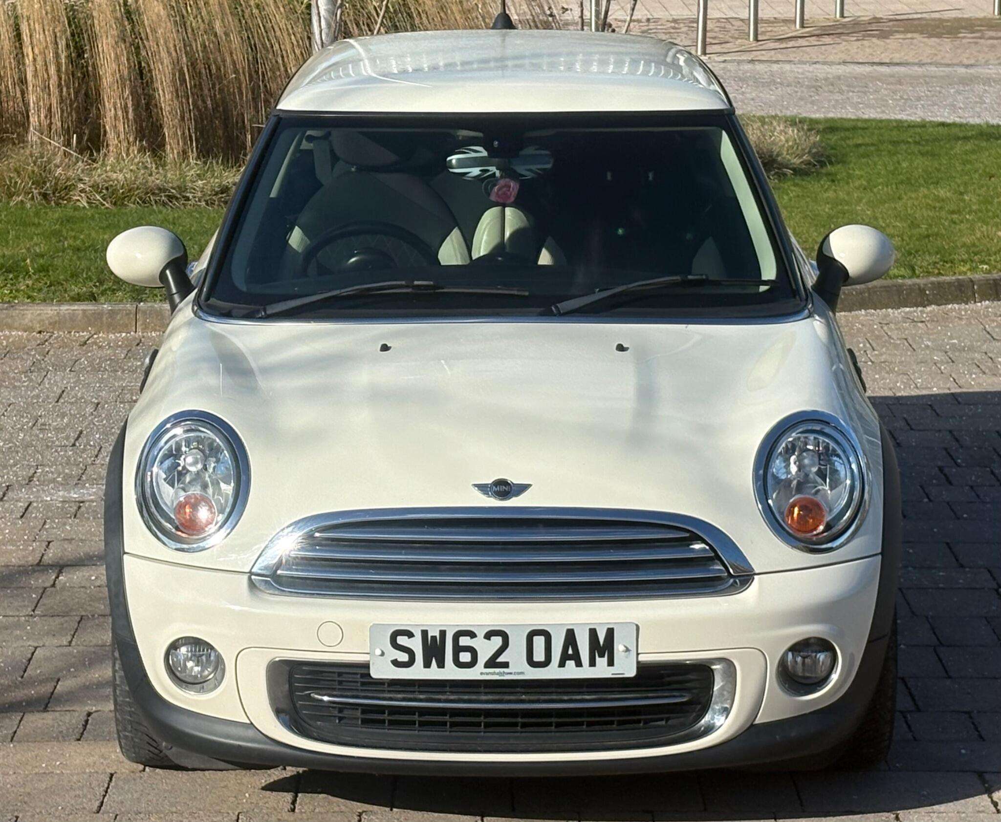 A 2012 MINI MINI COOPER A 2012 MINI MINI COOPER